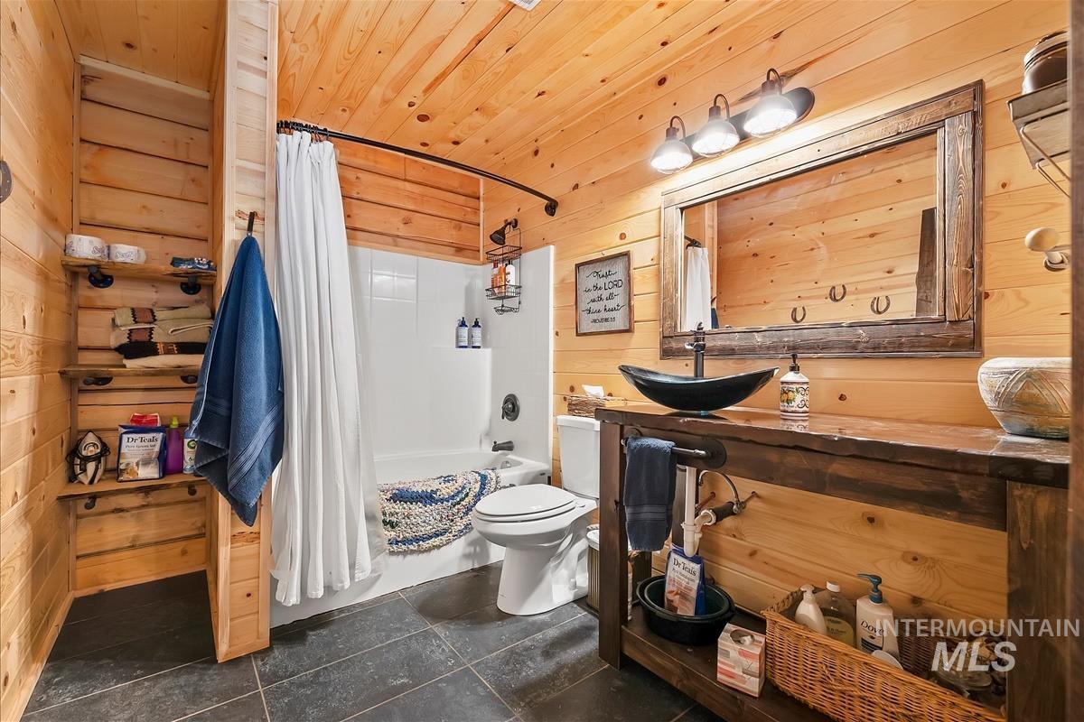 1684 Stirrup Way Property Photo 23