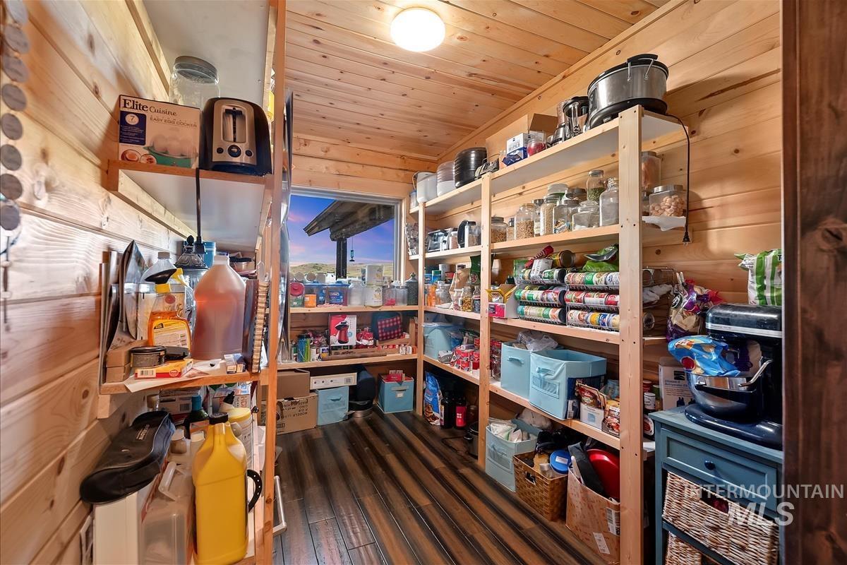 1684 Stirrup Way Property Photo 43