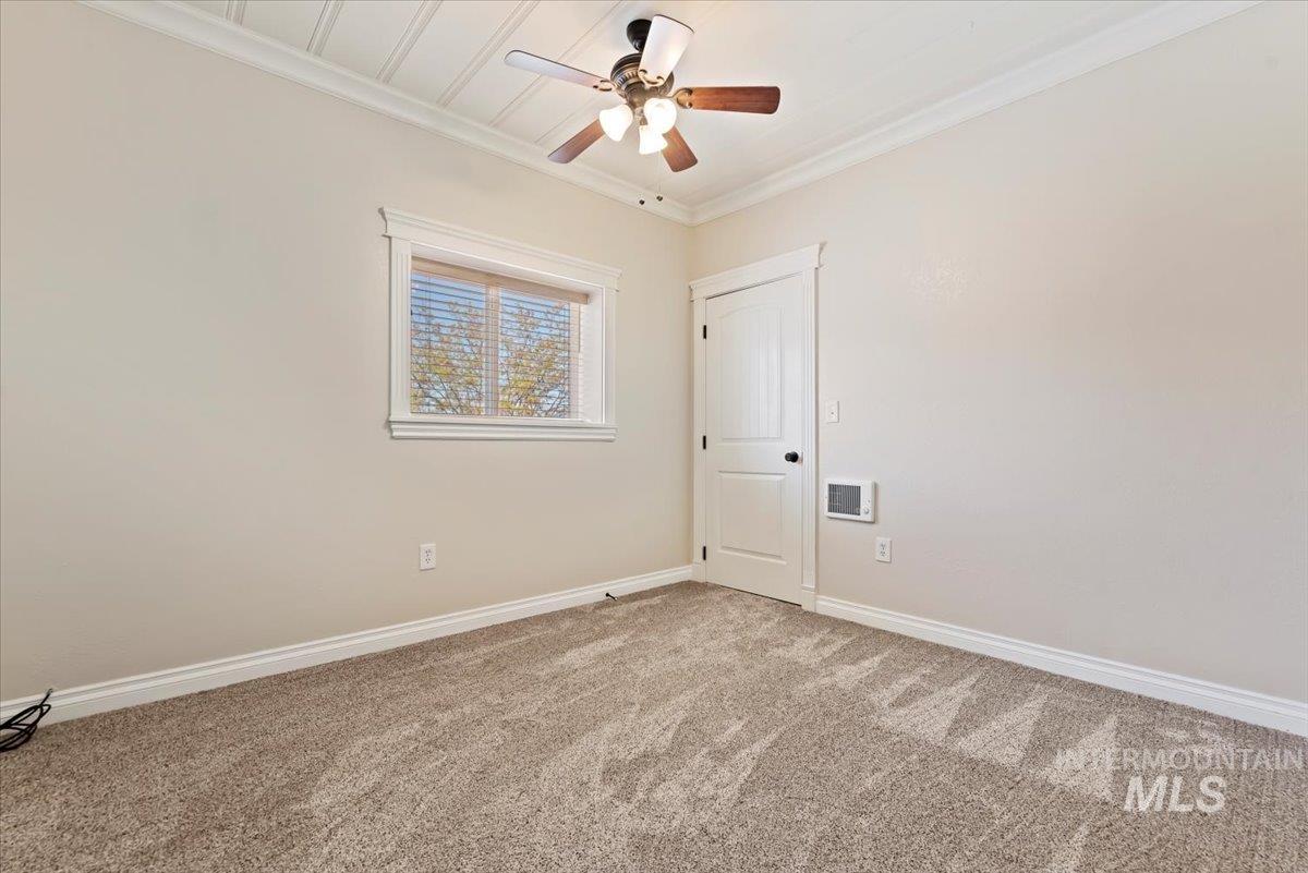 1714 W South Slope Rd Property Photo 13