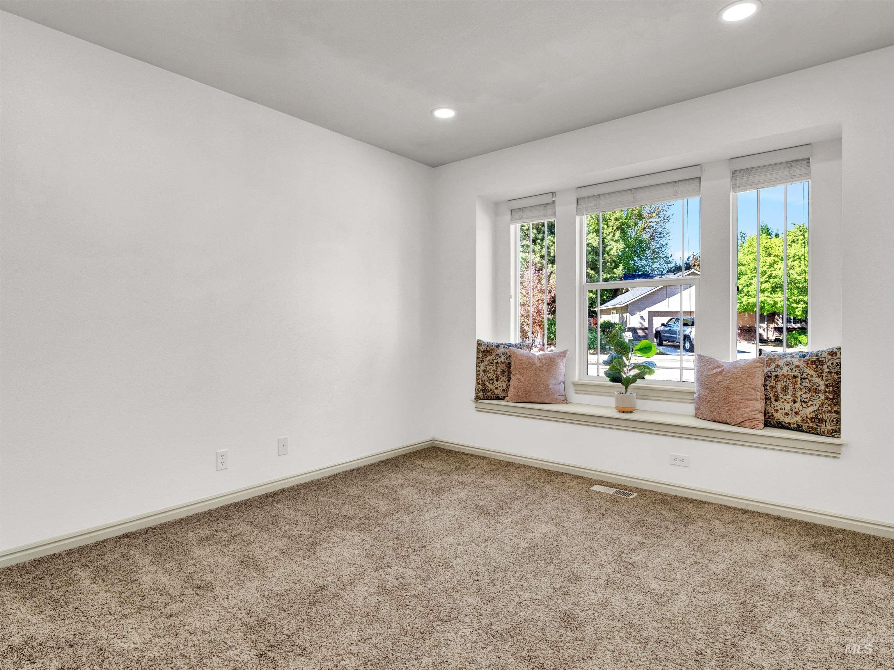 2095 E Celia Court Property Photo 17
