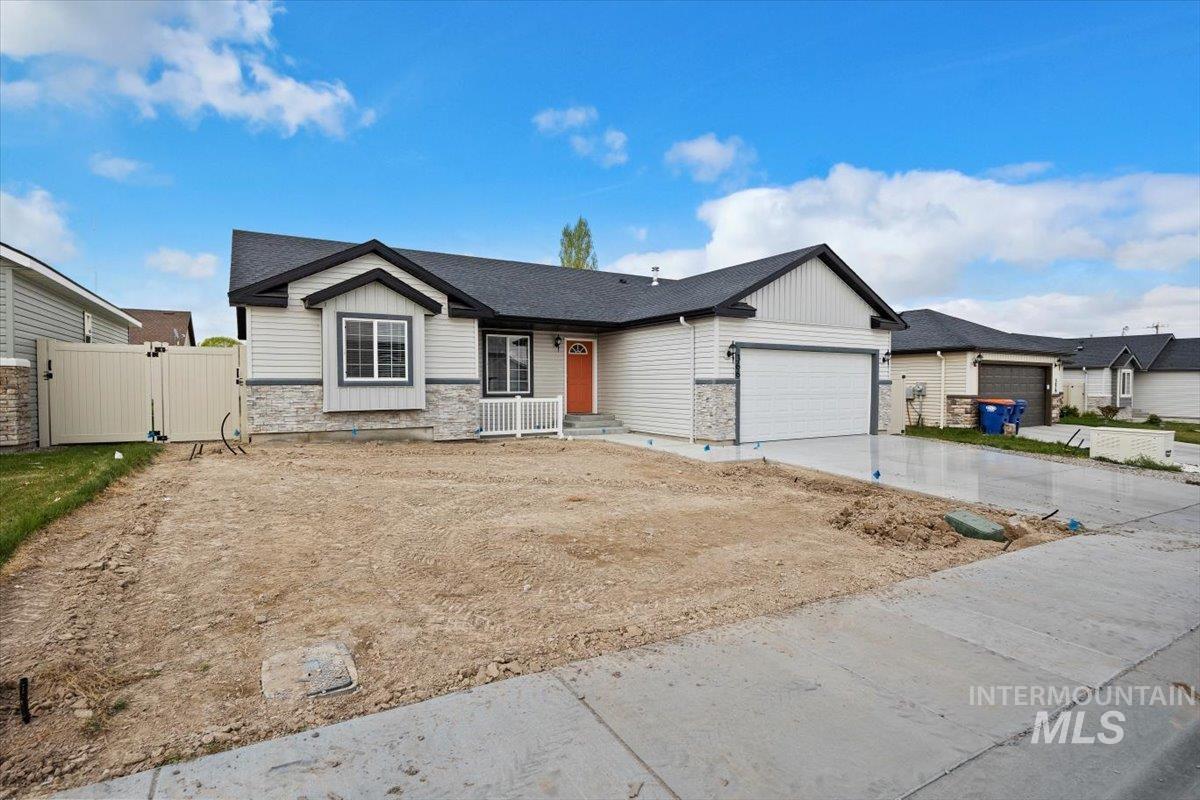 366 Benno St Property Photo 3