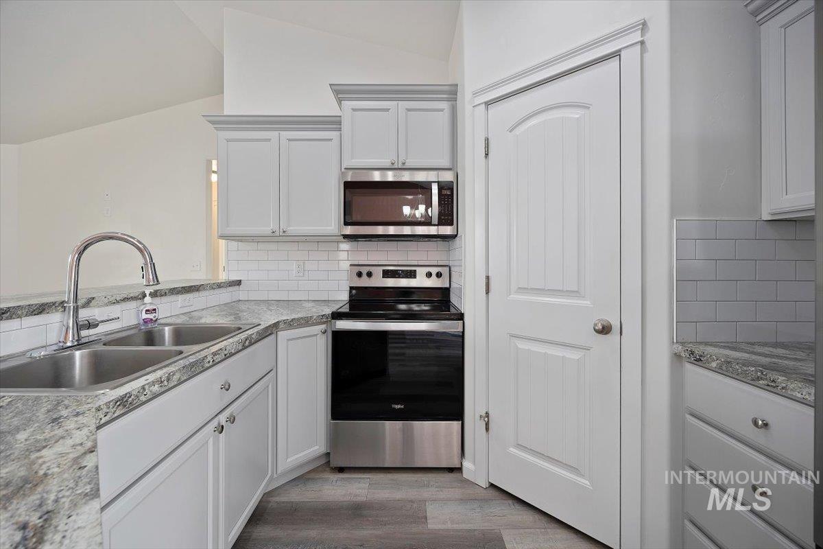 366 Benno St Property Photo 14