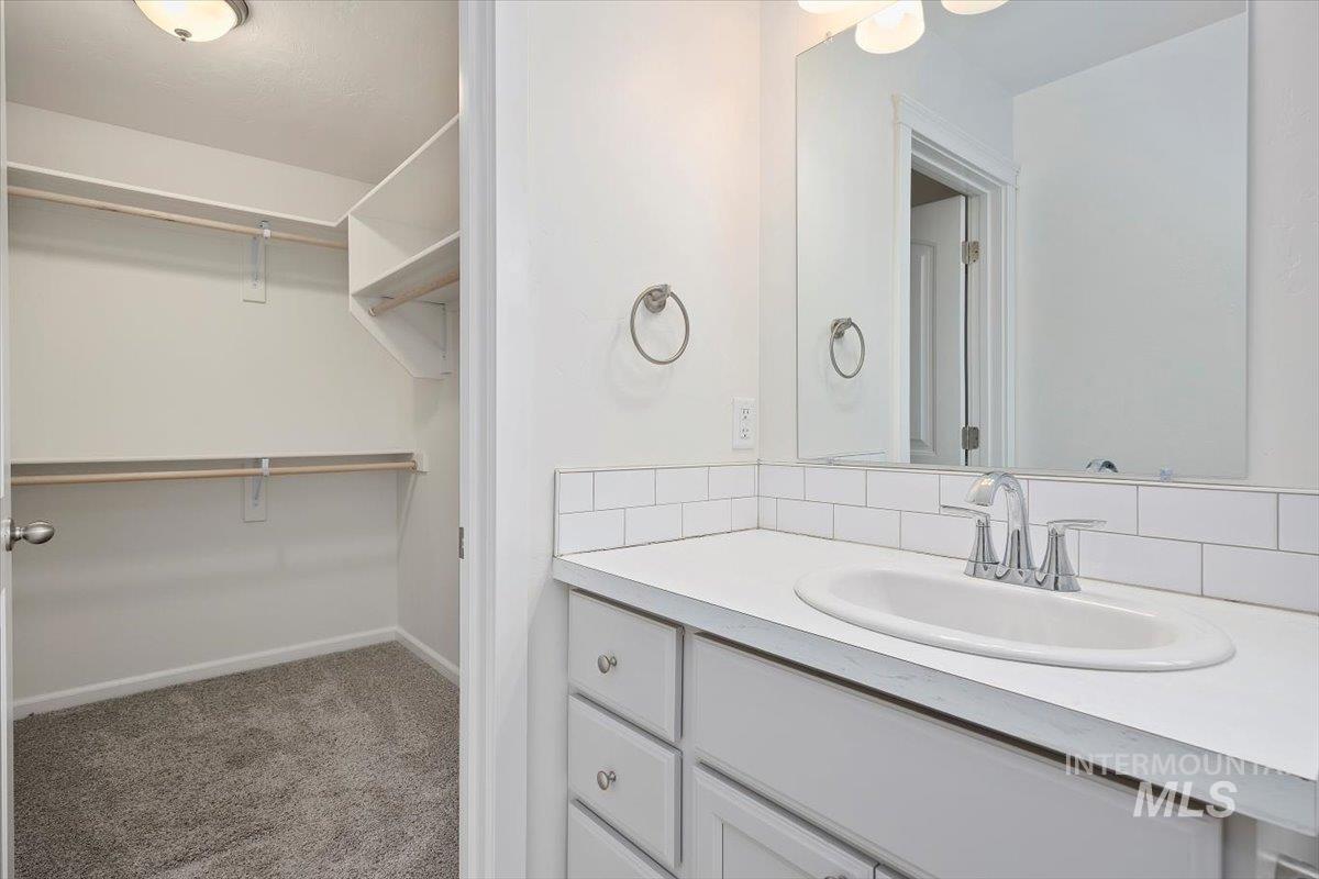 366 Benno St Property Photo 20