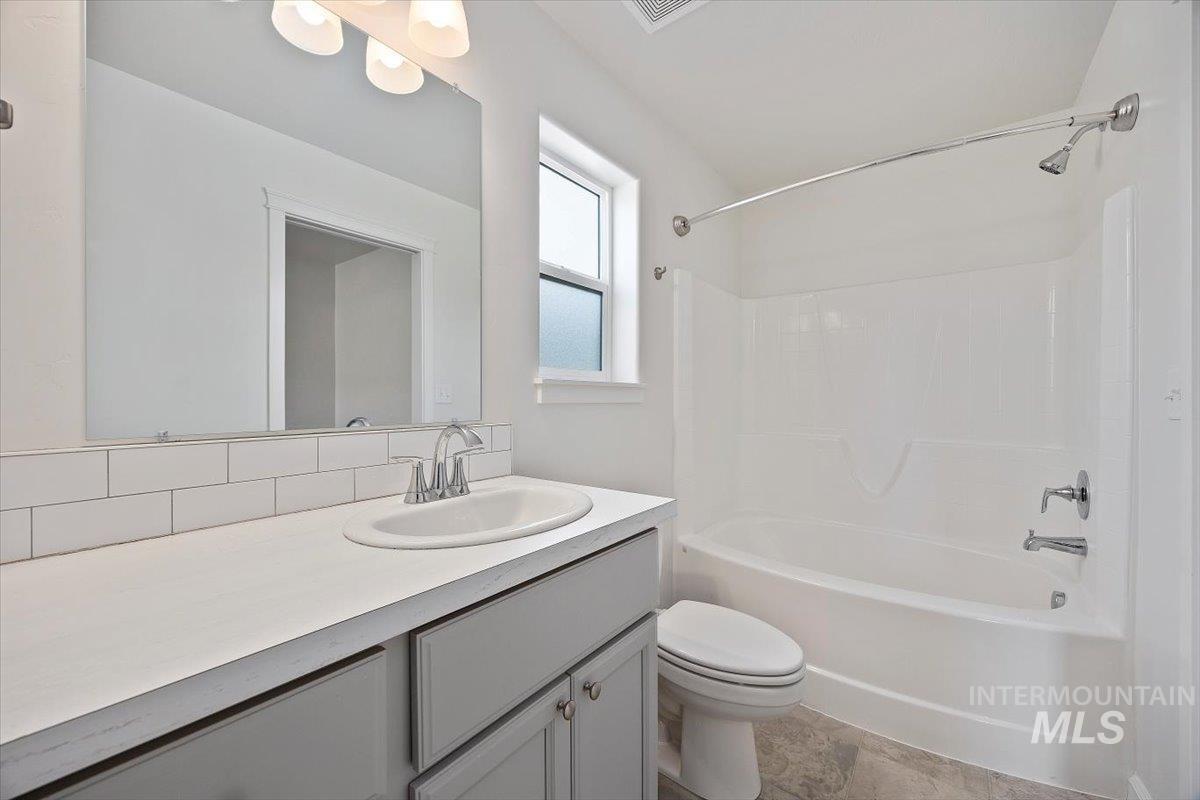 366 Benno St Property Photo 21