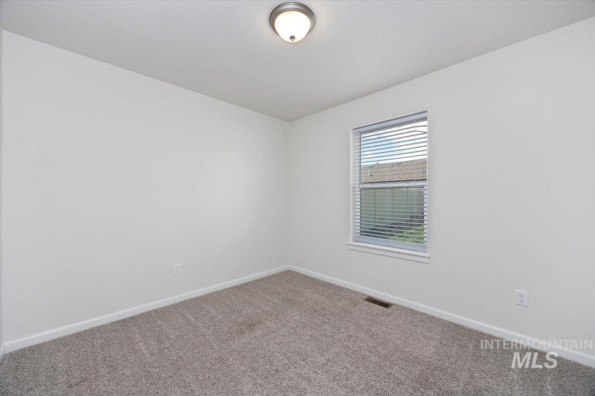 366 Benno St Property Photo 23