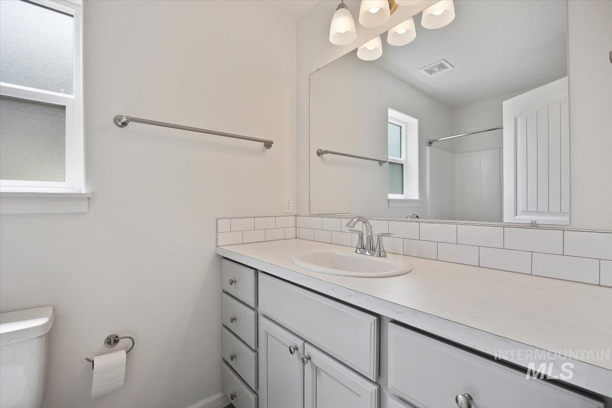 366 Benno St Property Photo 24
