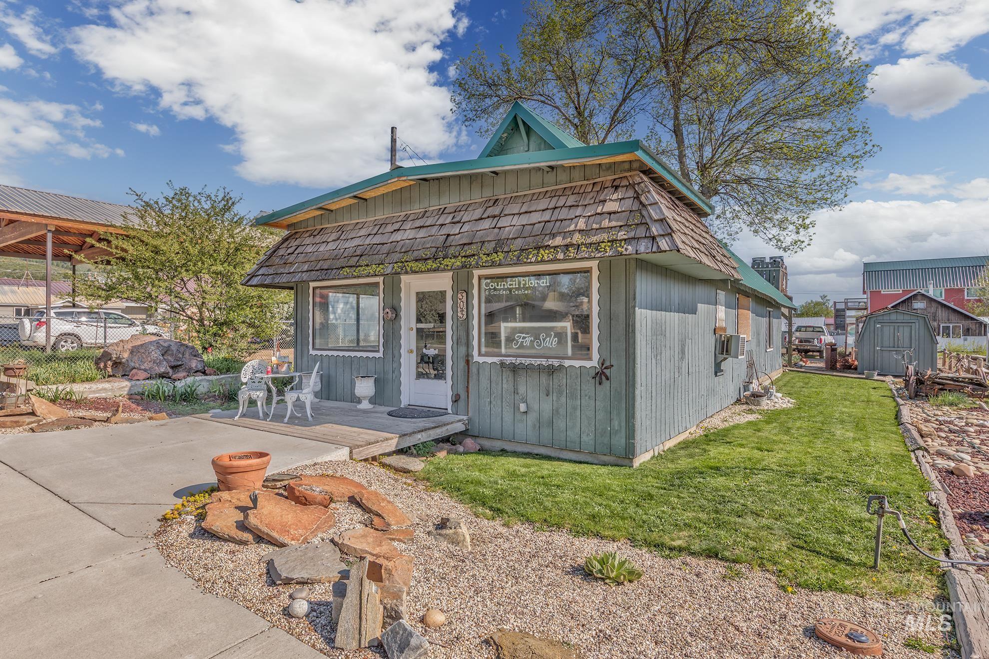 303 Illinois Ave Property Photo