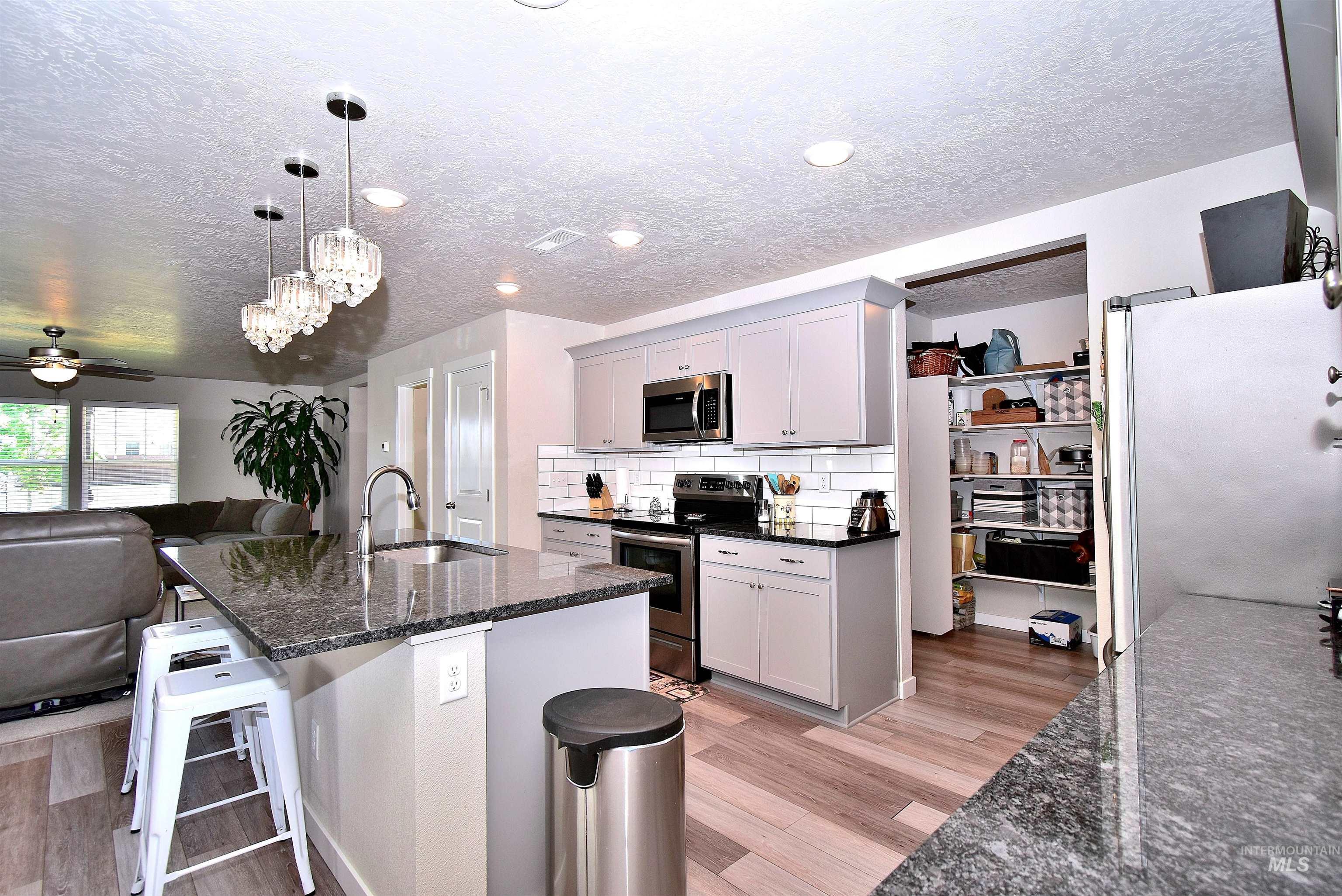 7622 S Sea Breeze Way Property Photo 11