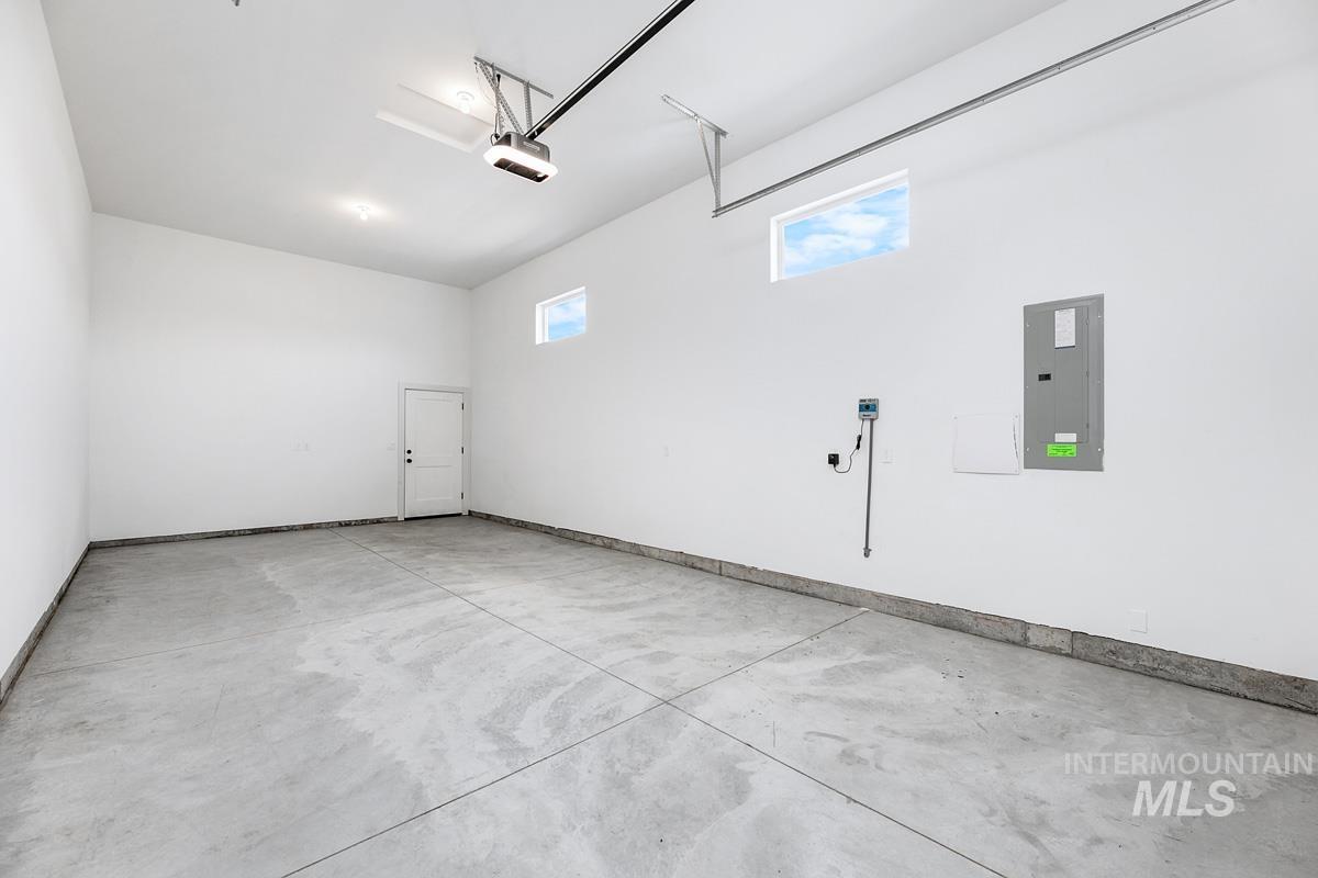 14353 N Woodpecker Avenue Property Photo 32