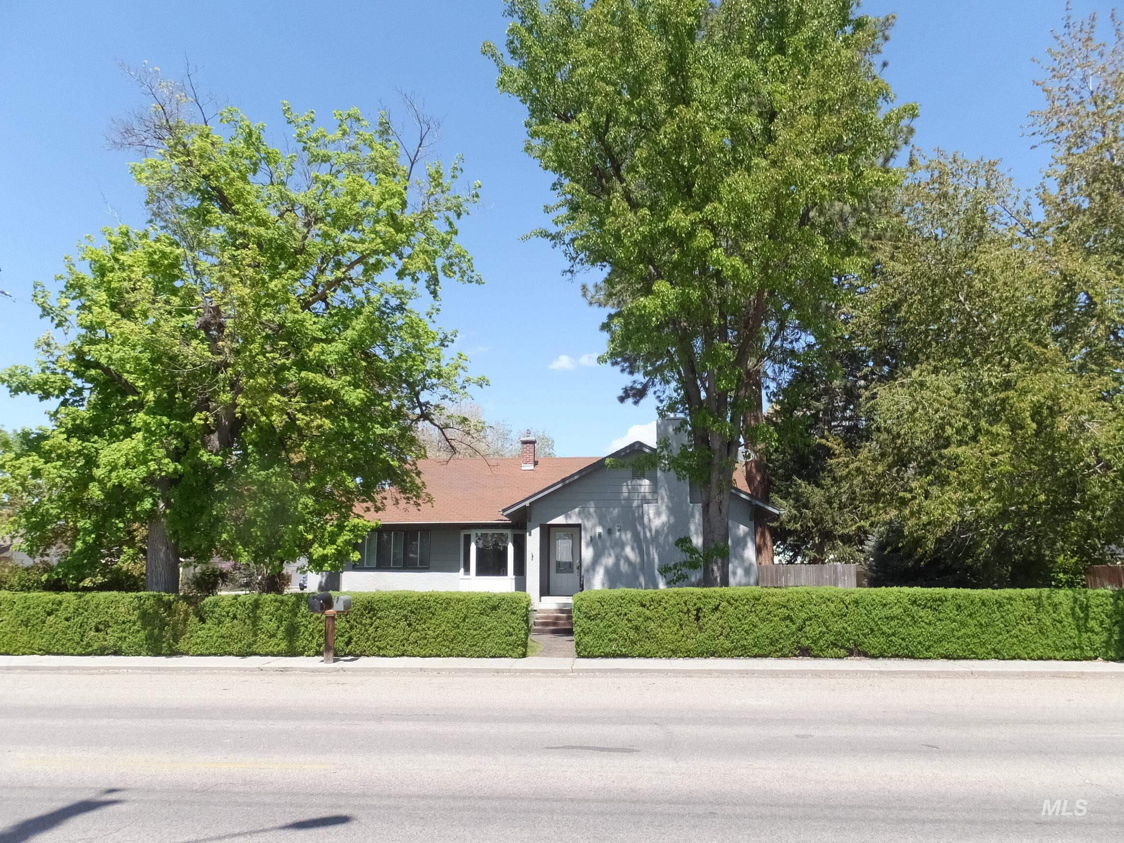1502 E Main St Property Photo 1