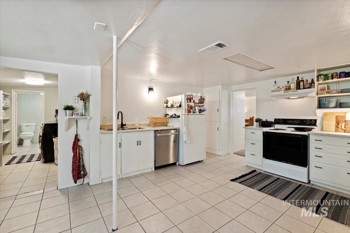 3012 N Tamarack Drive Property Photo 8