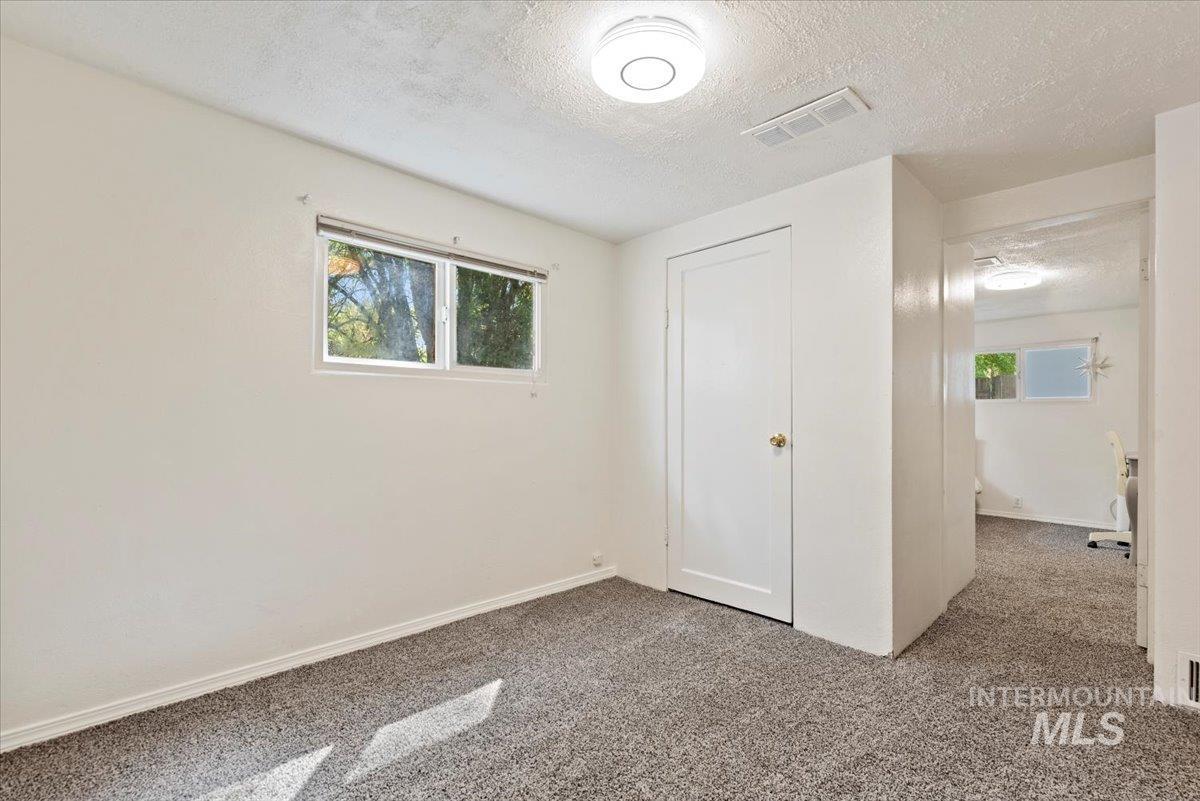 3012 N Tamarack Drive Property Photo 16