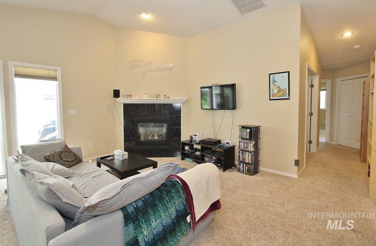 854 E Old Saybrook Ln Property Photo 3