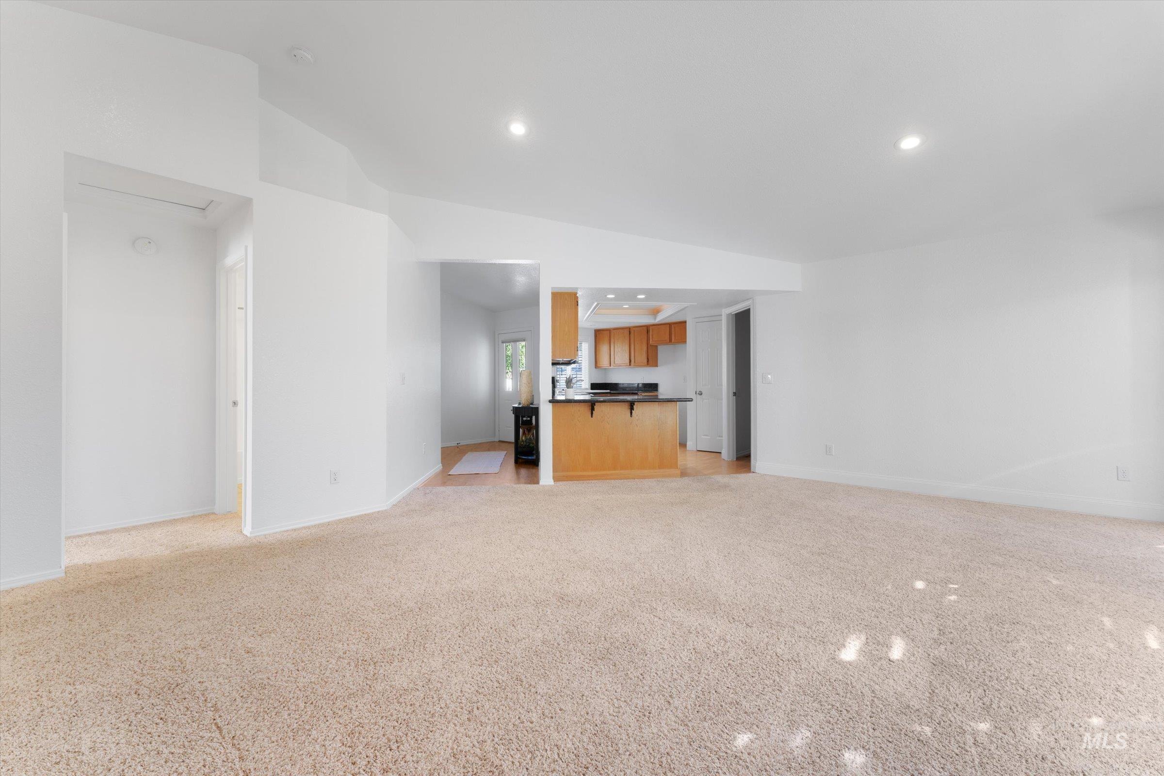 854 E Old Saybrook Ln Property Photo 5