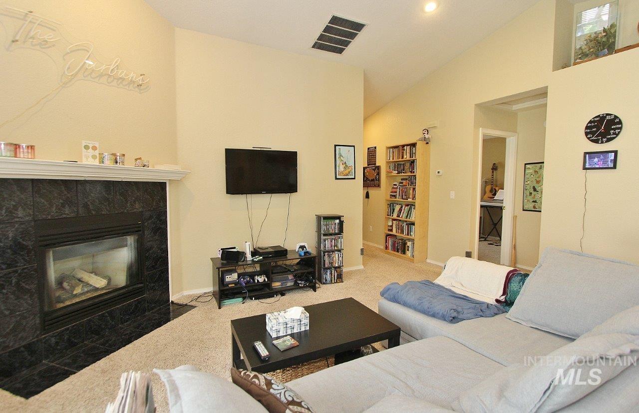 854 E Old Saybrook Ln Property Photo 6