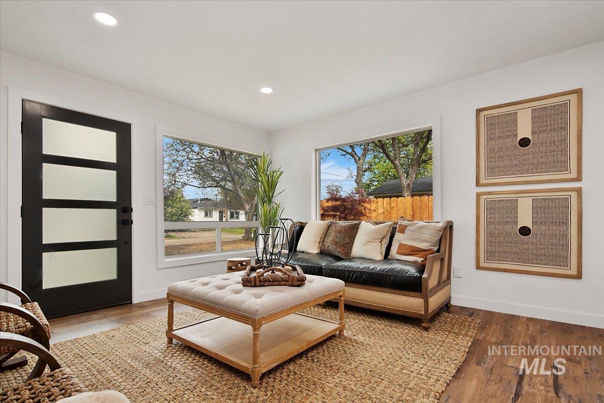 1309 W Melrose Street Property Photo 11