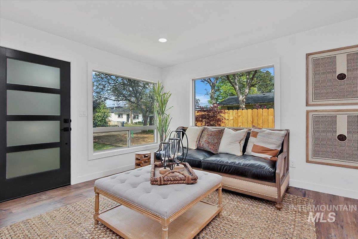 1309 W Melrose Street Property Photo 29