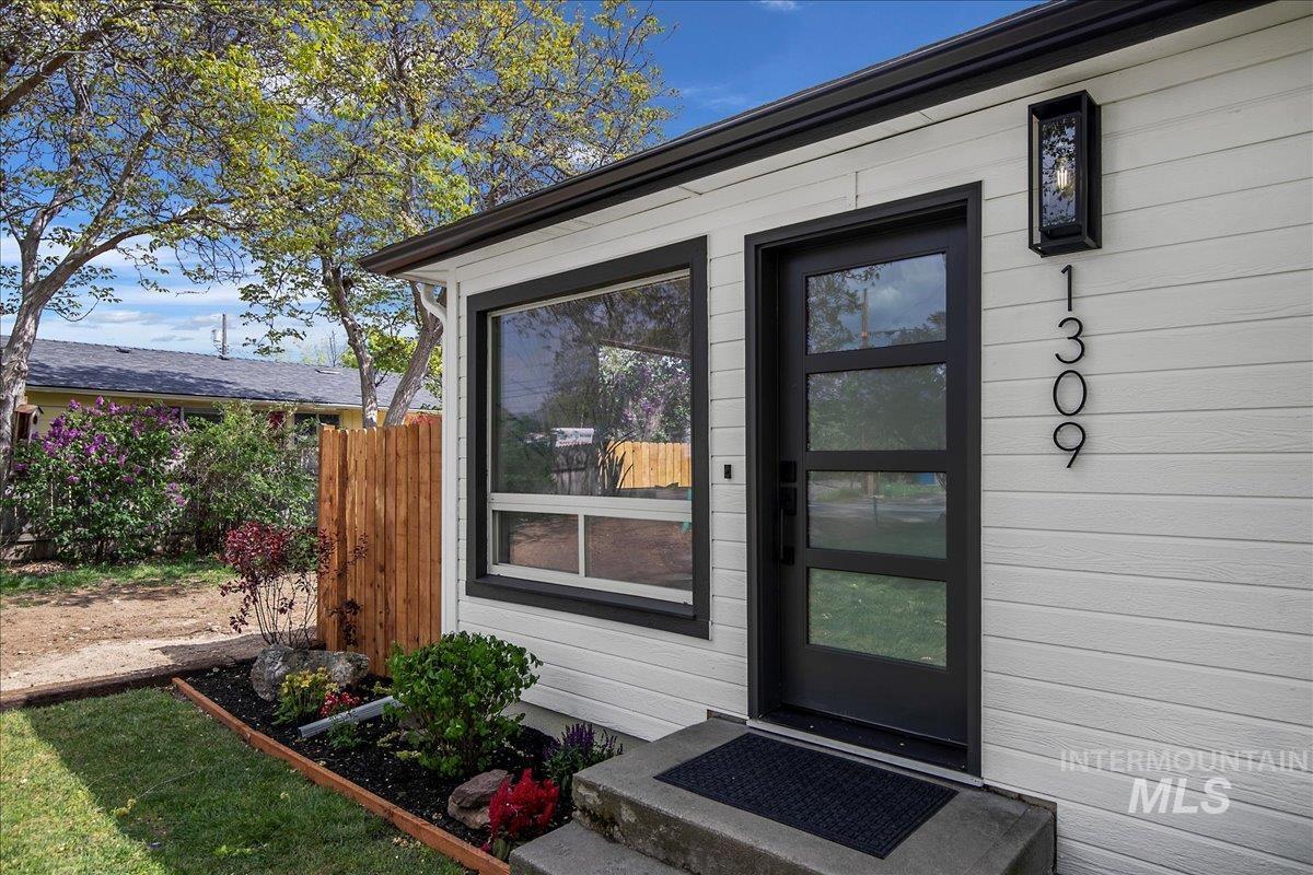 1309 W Melrose Street Property Photo 31