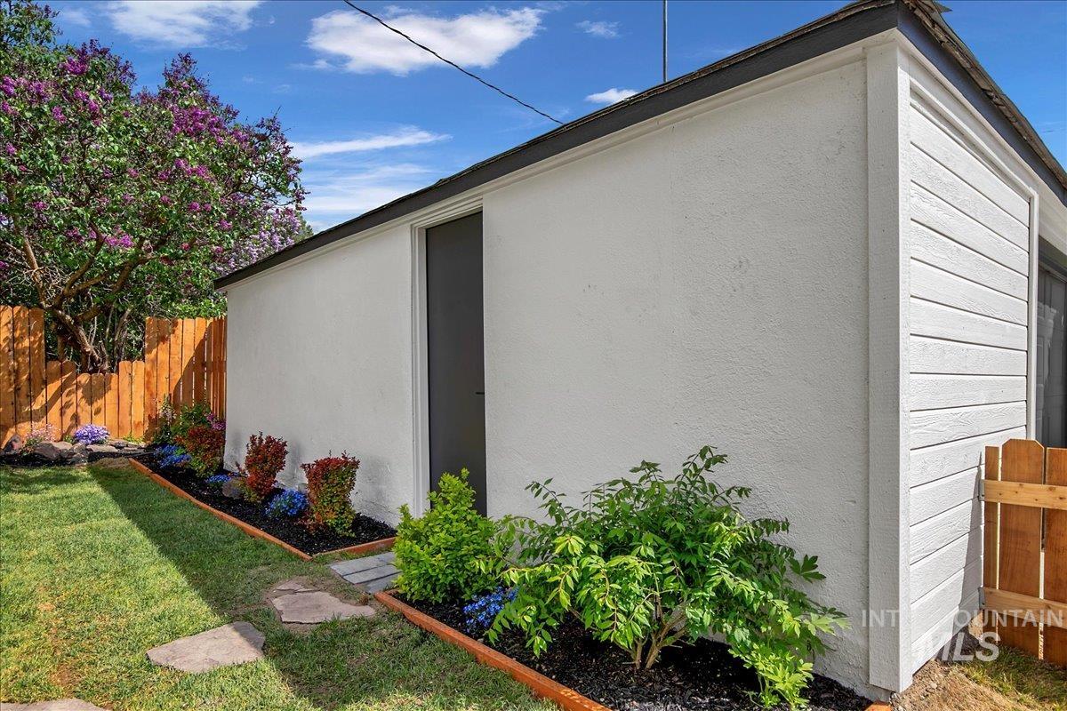 1309 W Melrose Street Property Photo 40