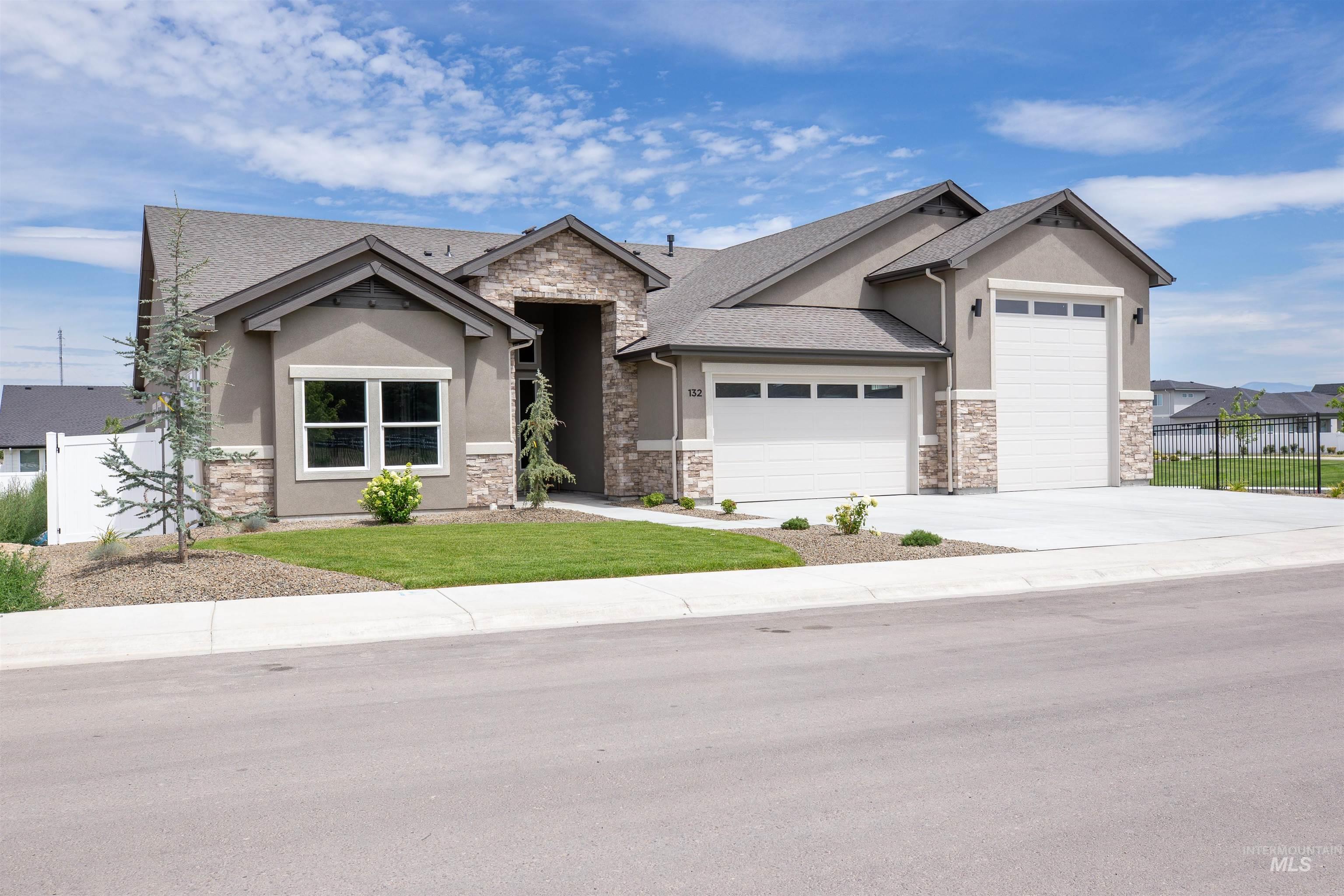 132 E Heliotrope Drive Property Photo 2