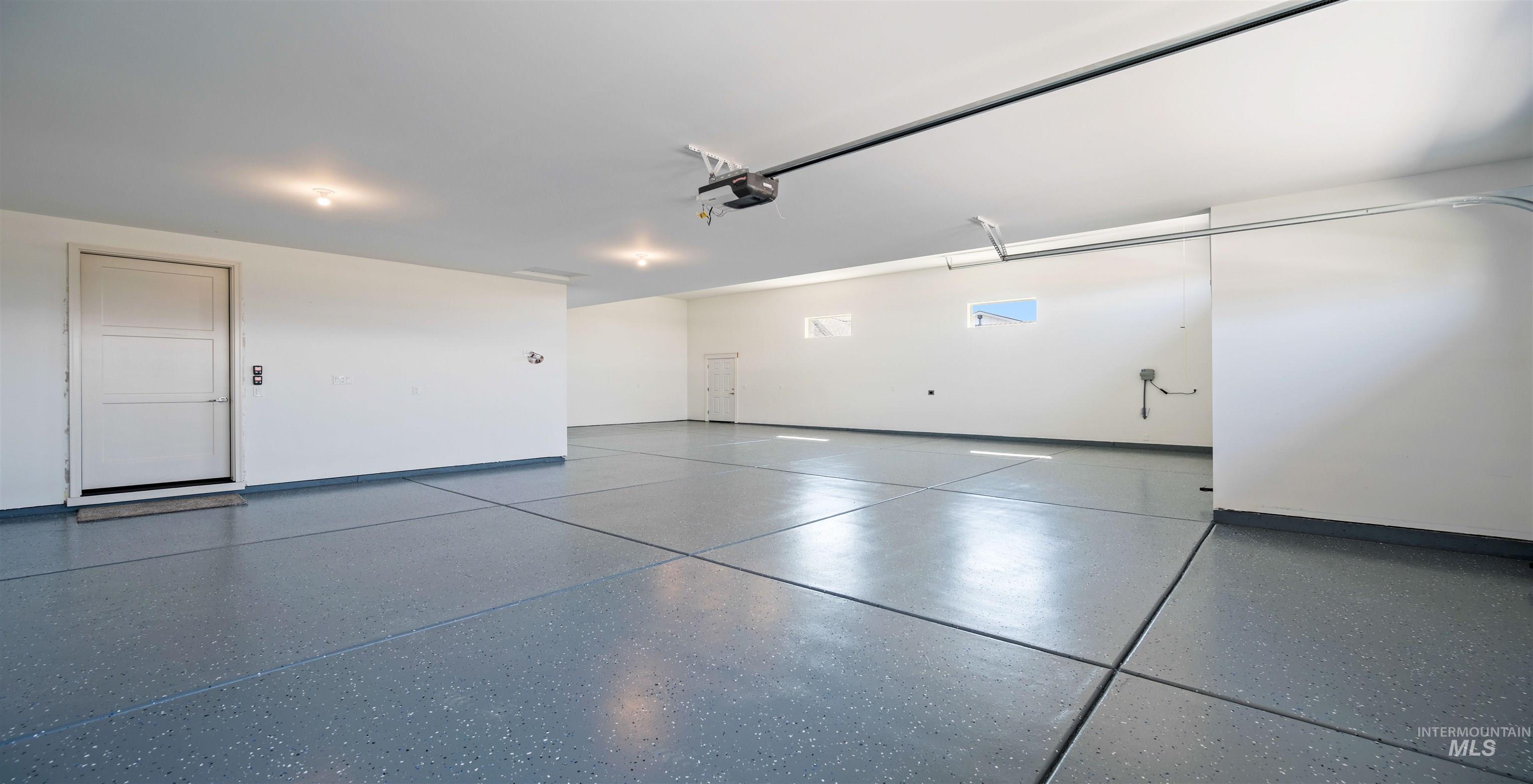 132 E Heliotrope Drive Property Photo 3