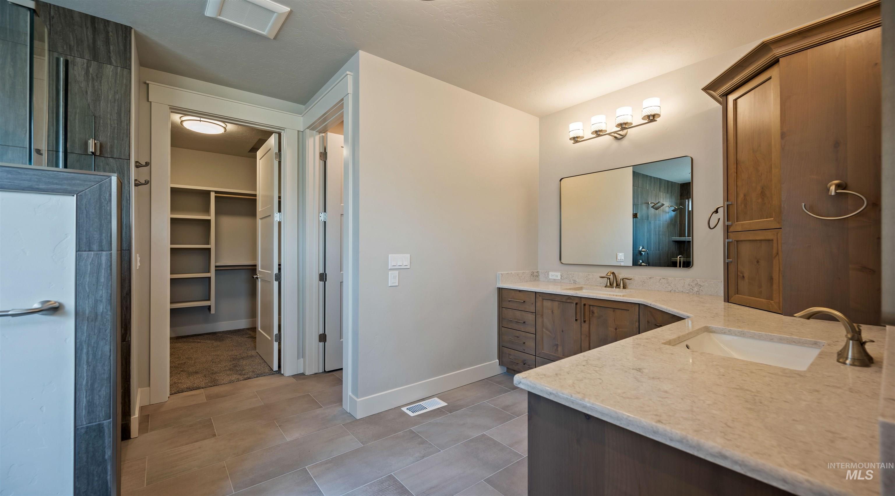 132 E Heliotrope Drive Property Photo 20