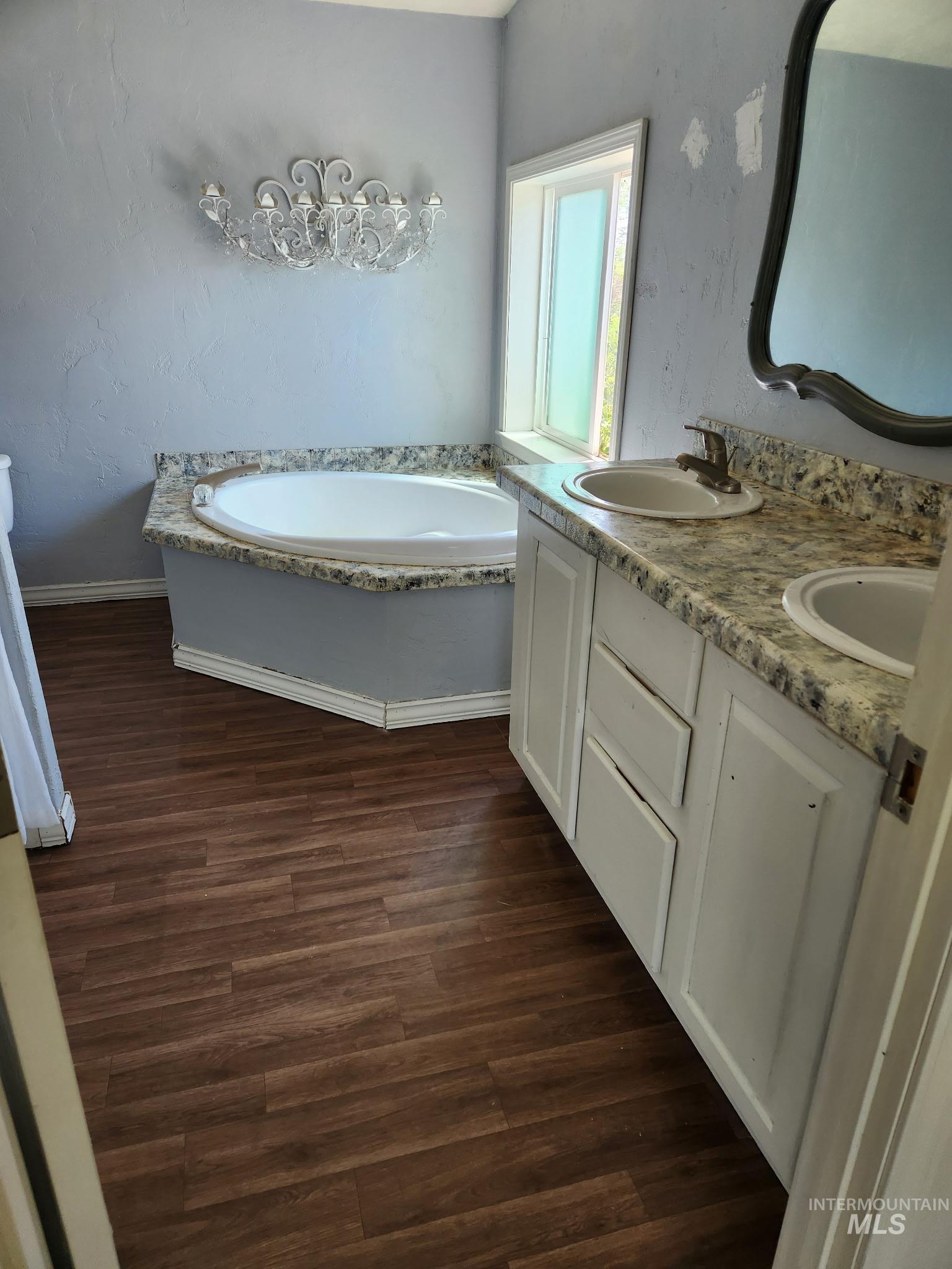 2476 S 1100 E Property Photo 5