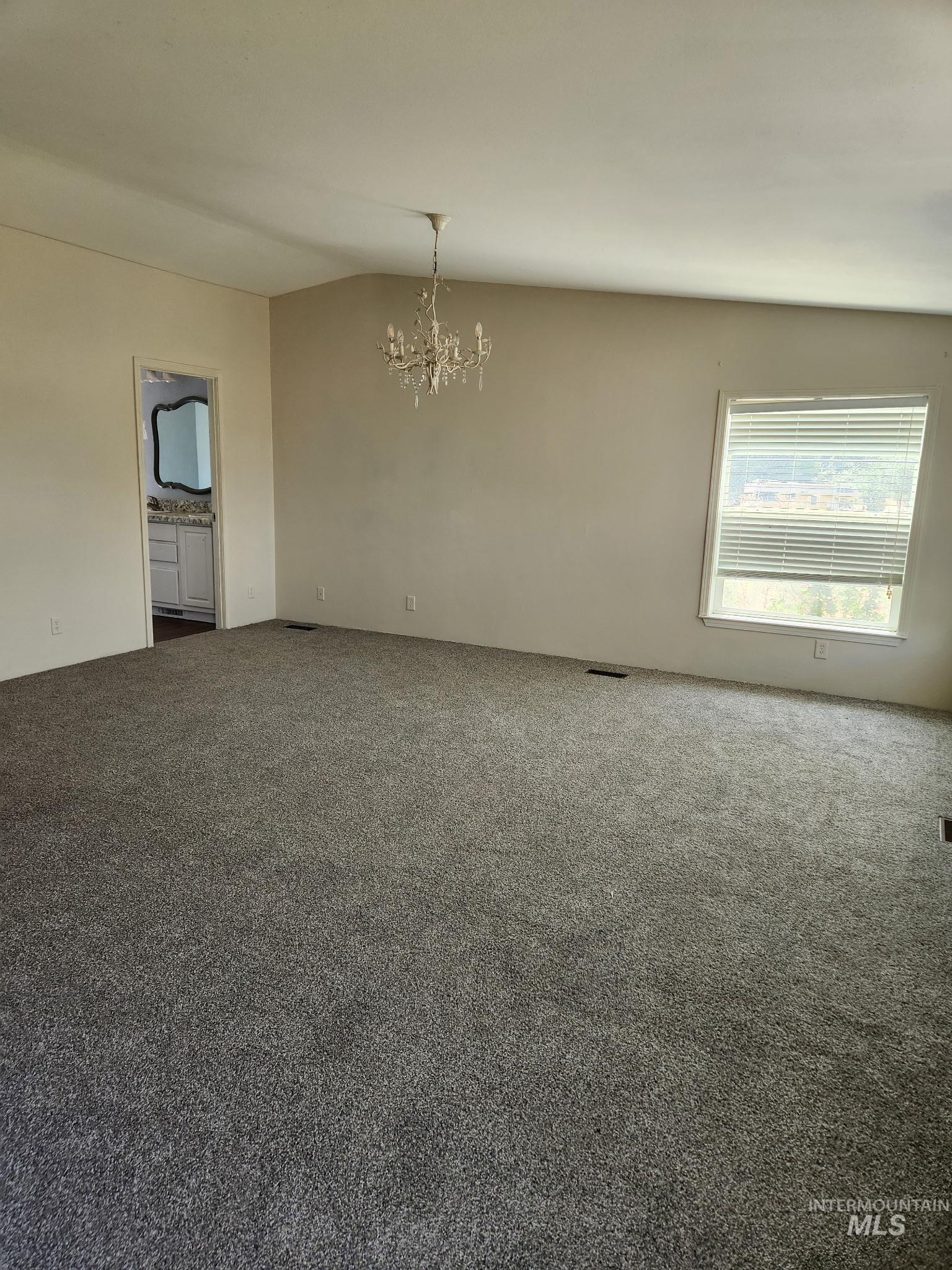 2476 S 1100 E Property Photo 8