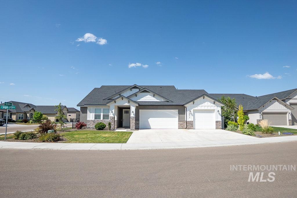 8934 E Sego Lily Dr Property Photo