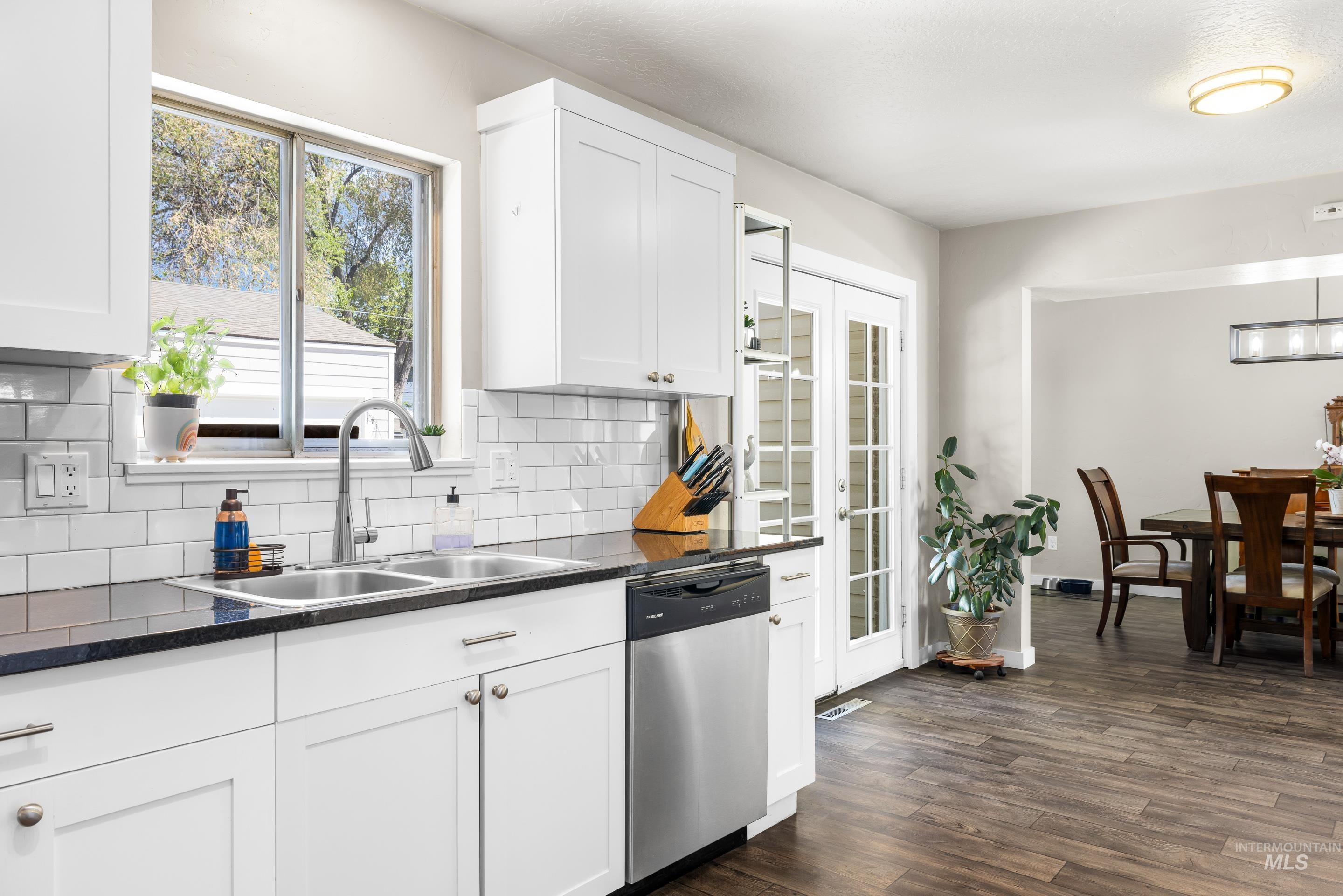 3510 W Lassen Property Photo 11