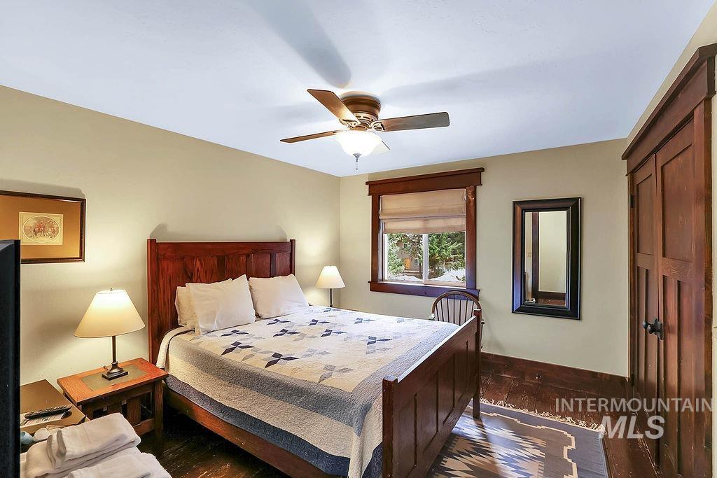 925 Conifer St Property Photo 24