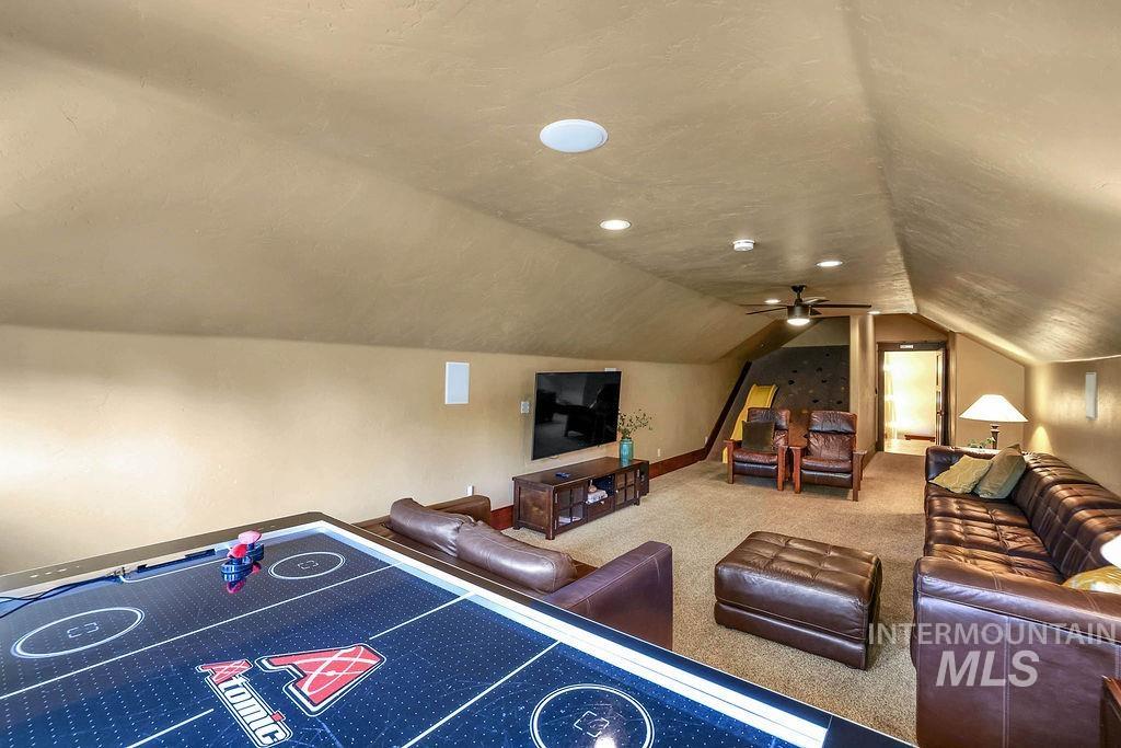 925 Conifer St Property Photo 30