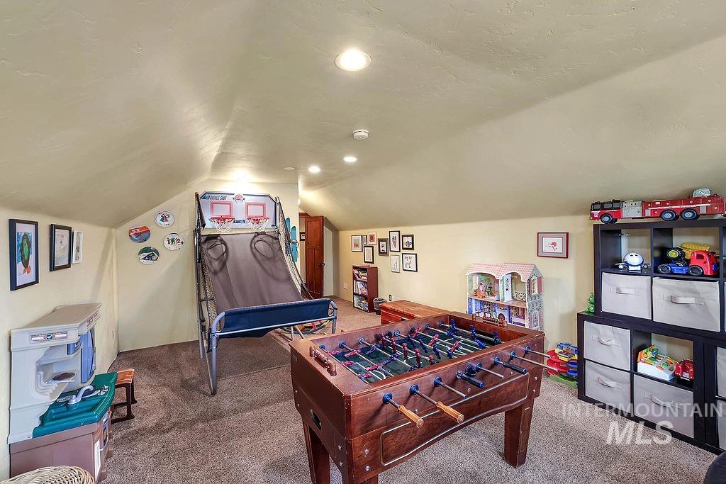 925 Conifer St Property Photo 32