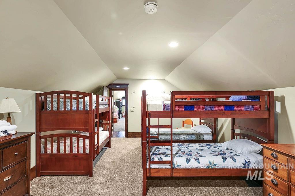 925 Conifer St Property Photo 35