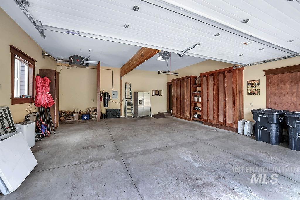 925 Conifer St Property Photo 38