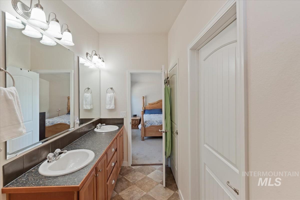 2187 E Blue Lake Ln Property Photo 19