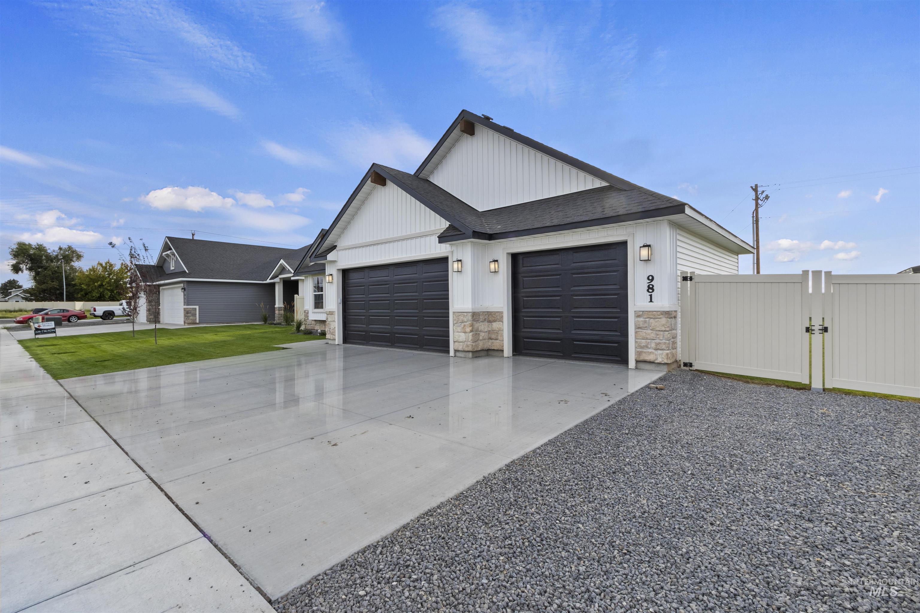 981 Kenbrook Loop Property Photo 3