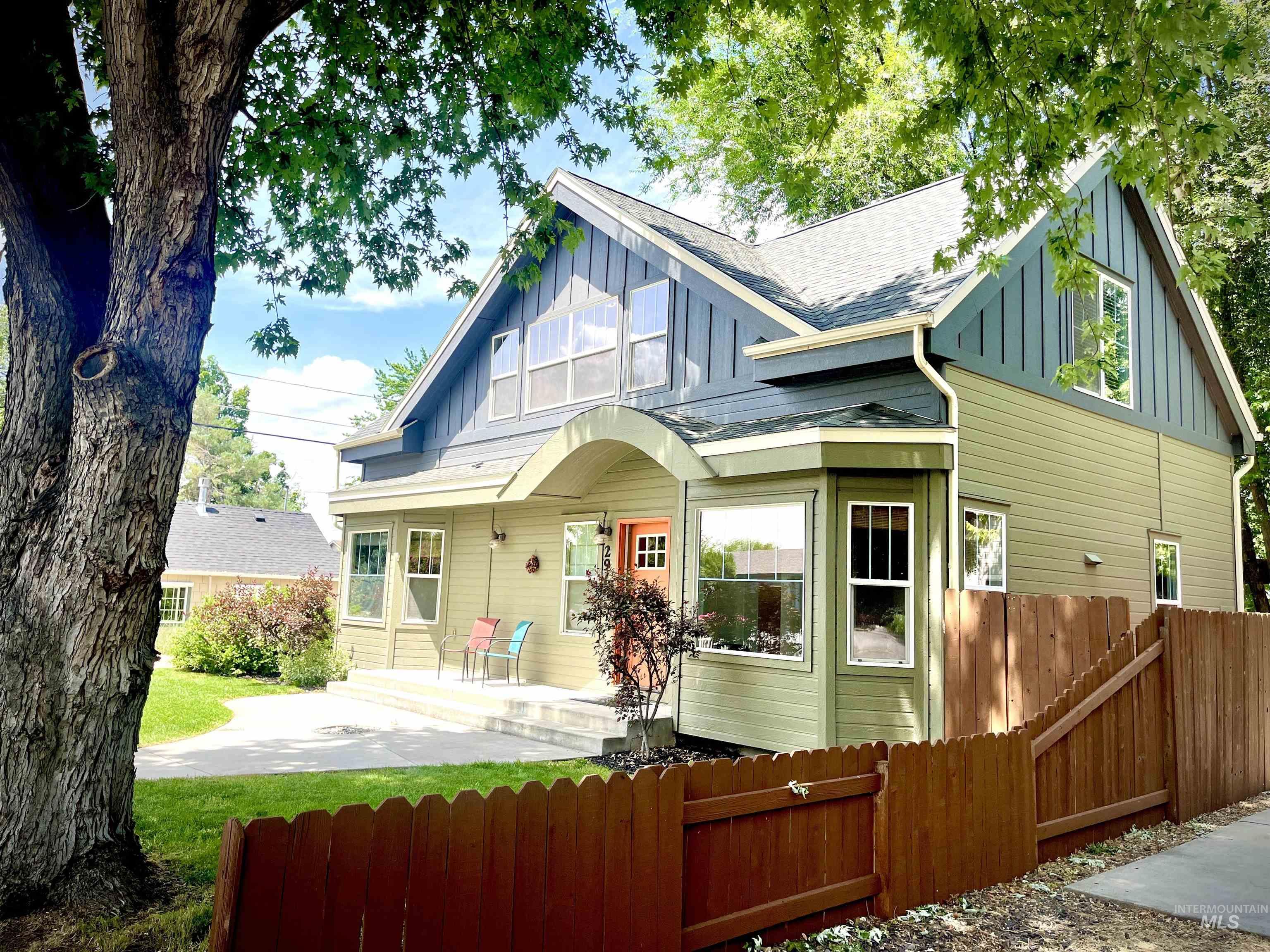 2910 W Hazel St. Property Photo 1