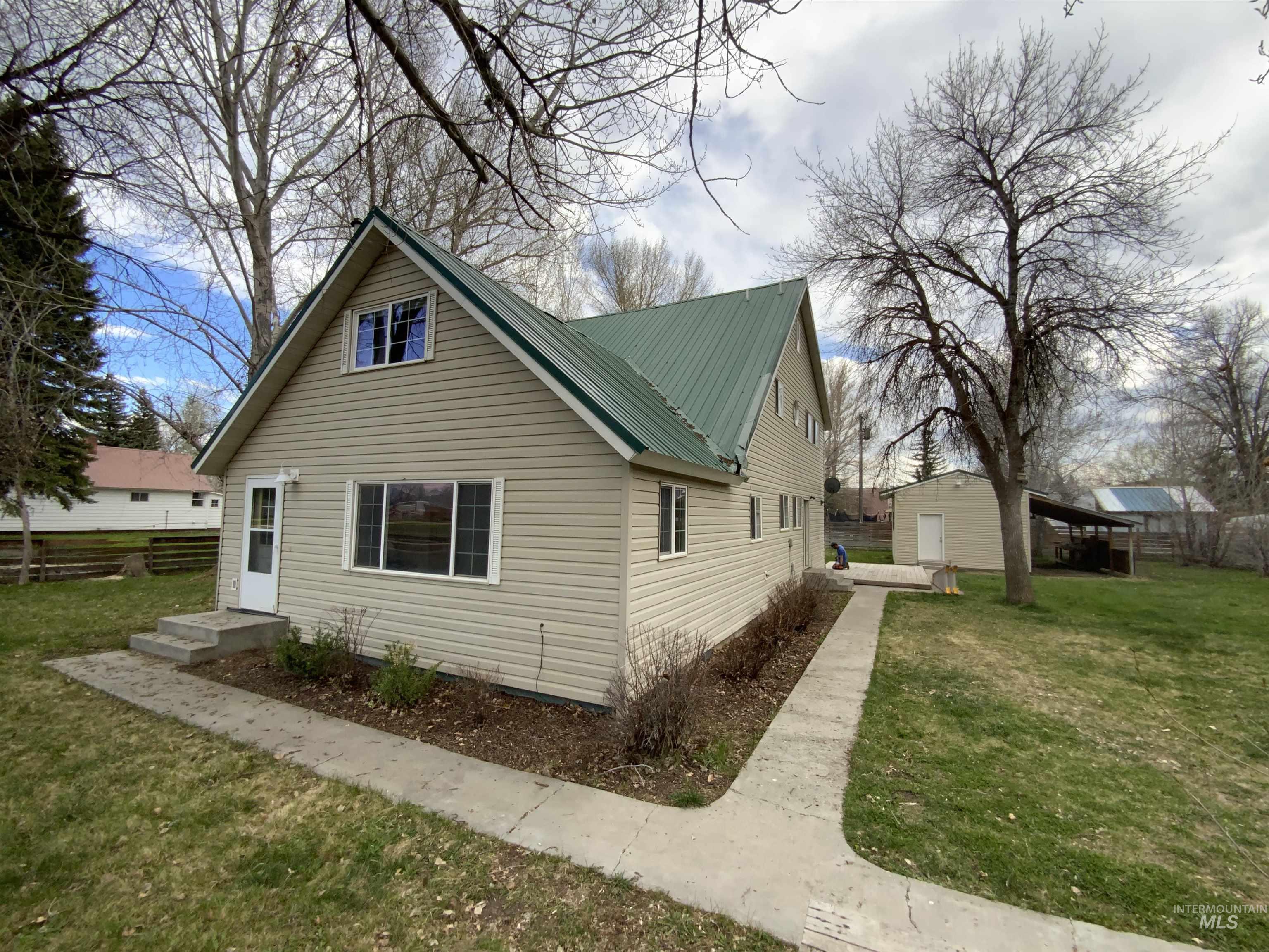 120 E Alturas Property Photo