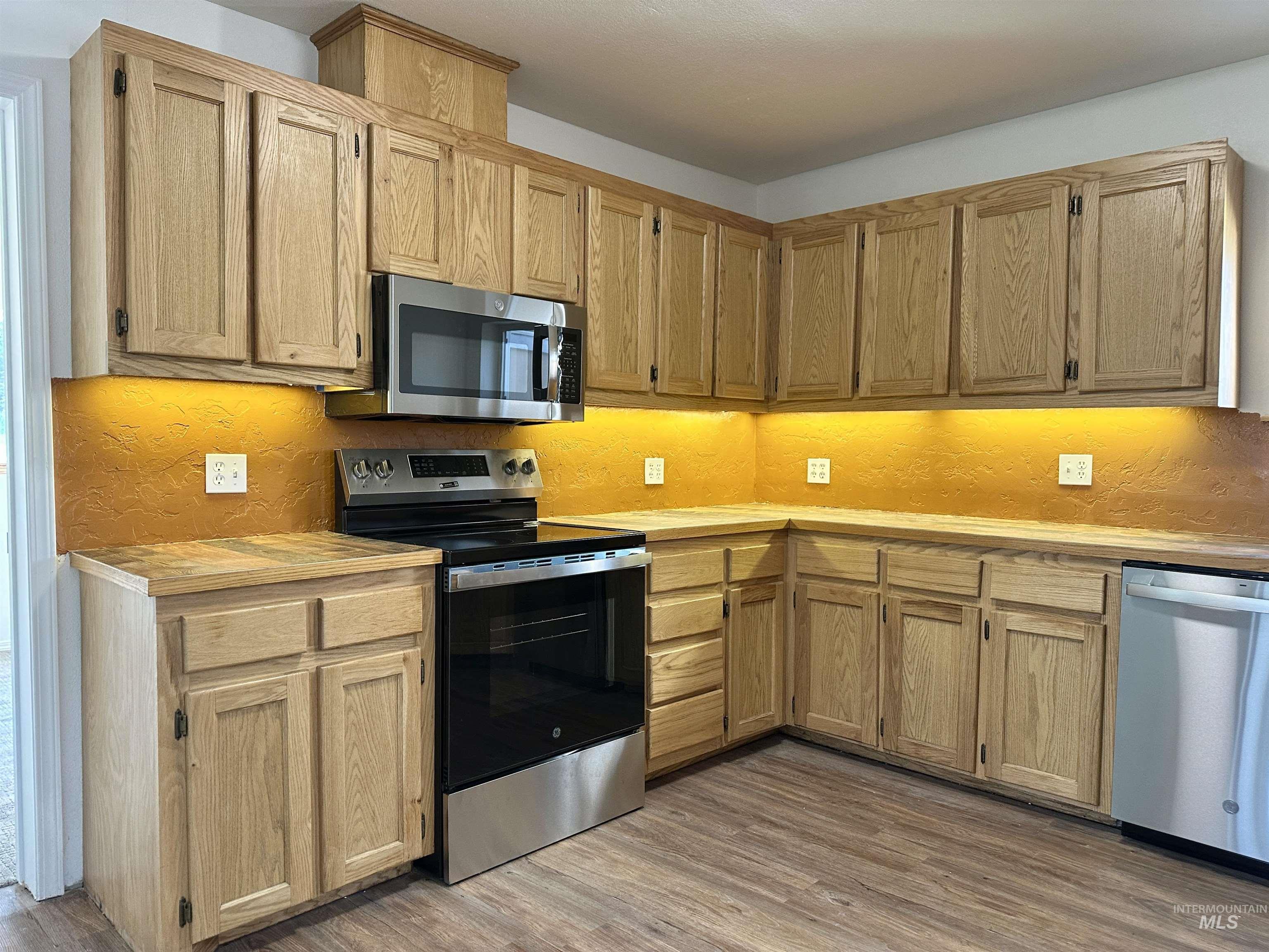 408 Walnut St Property Photo 1