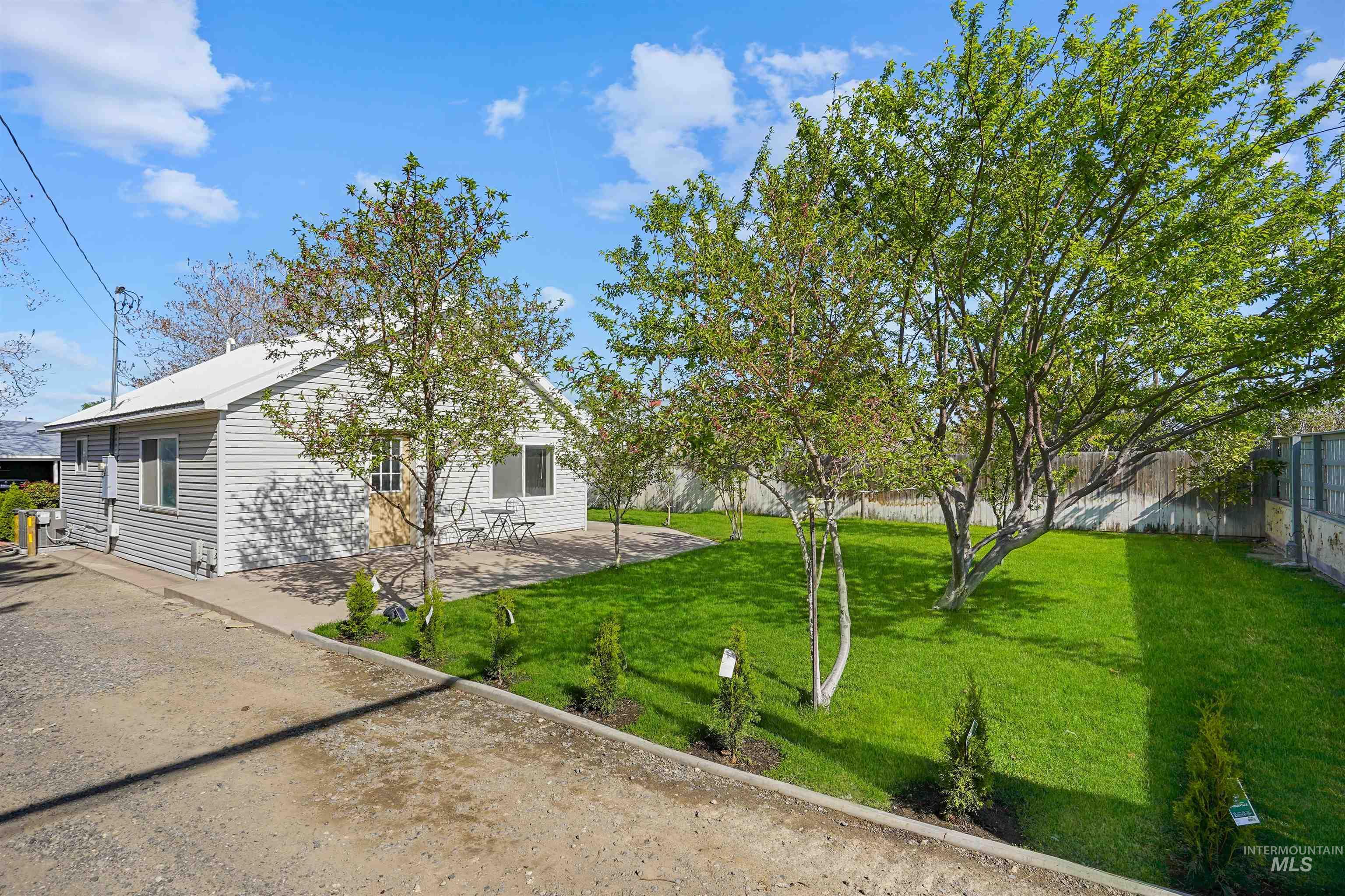 250 Huddleston Road Property Photo
