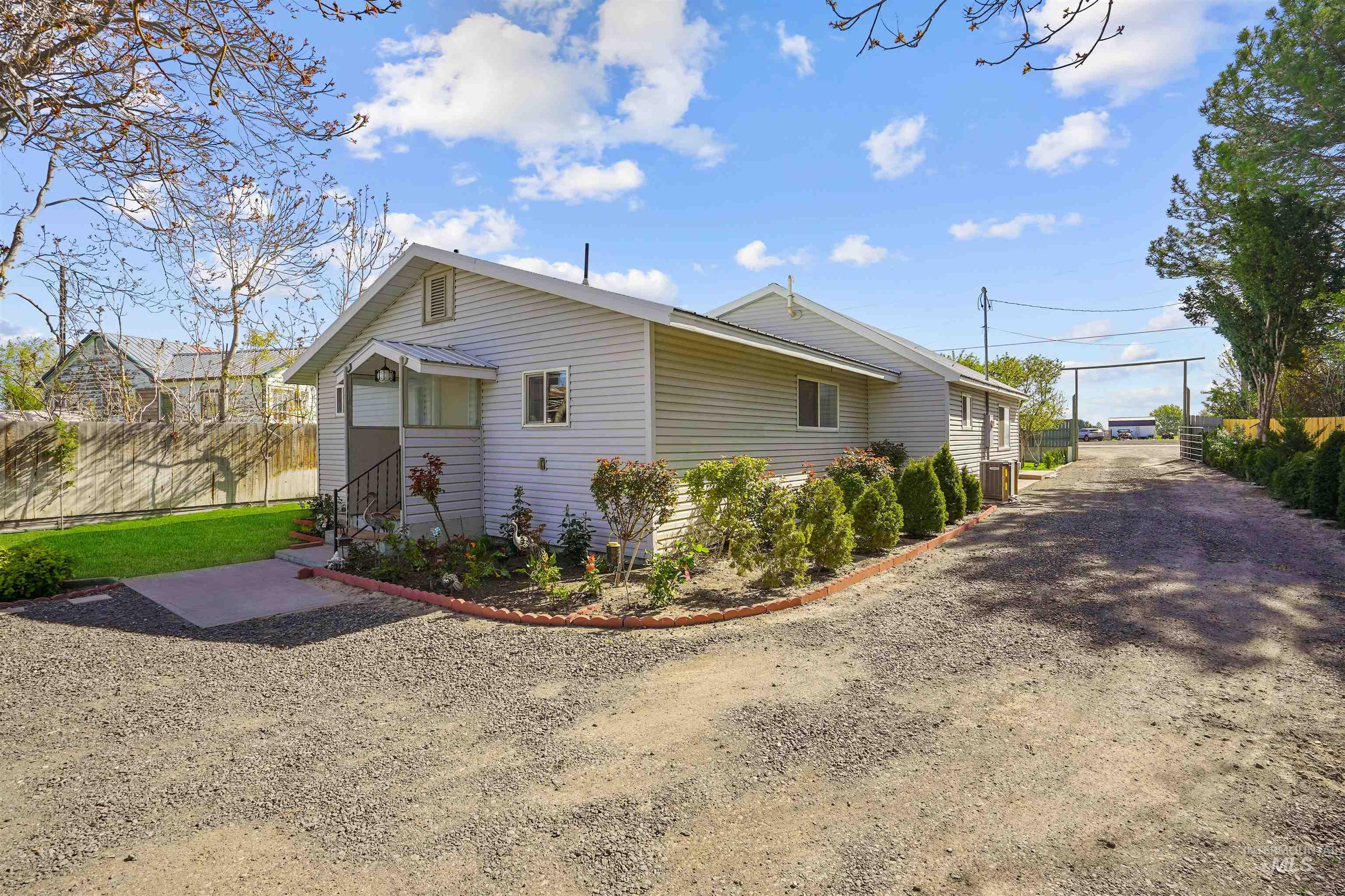 250 Huddleston Road Property Photo 1