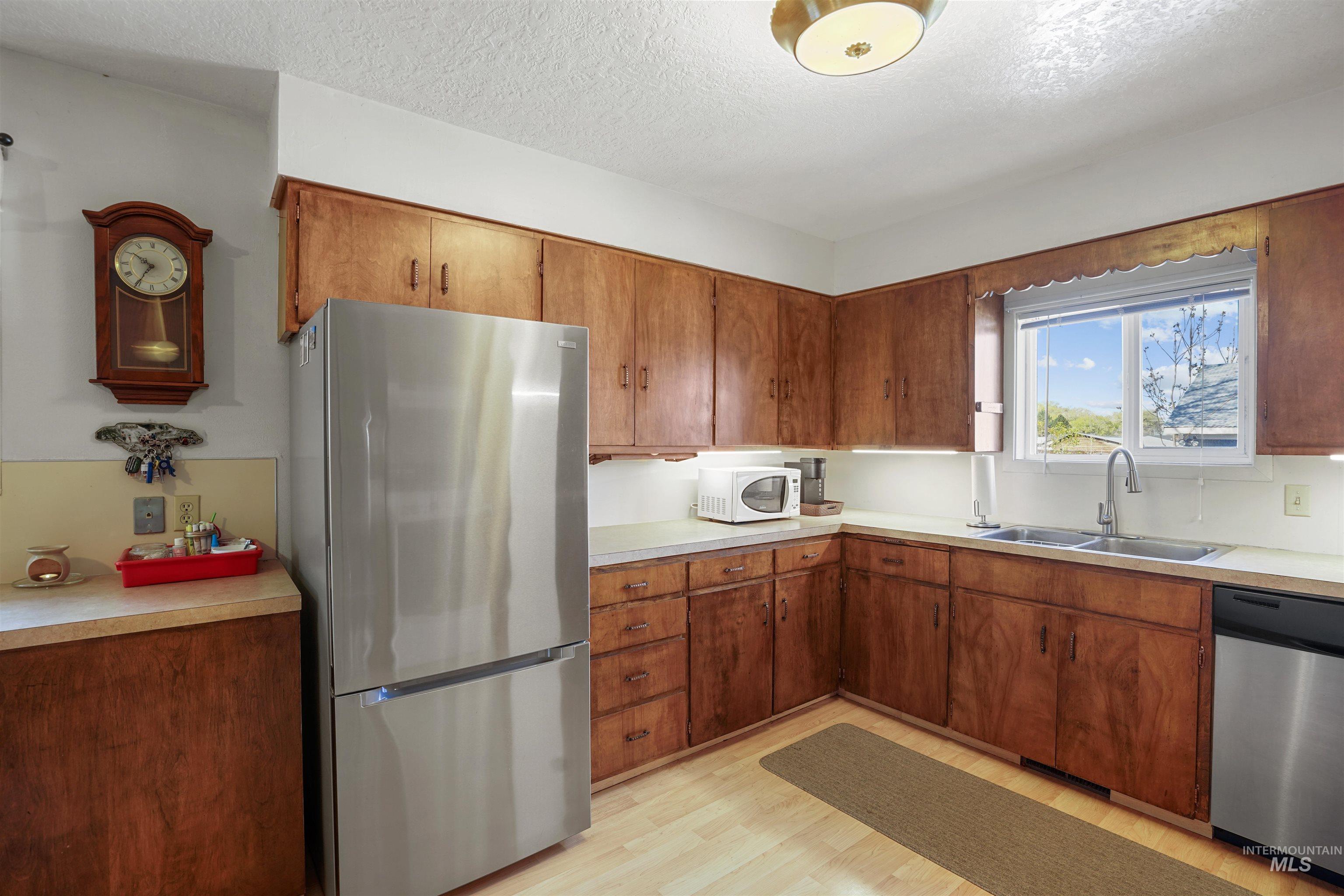 250 Huddleston Road Property Photo 2