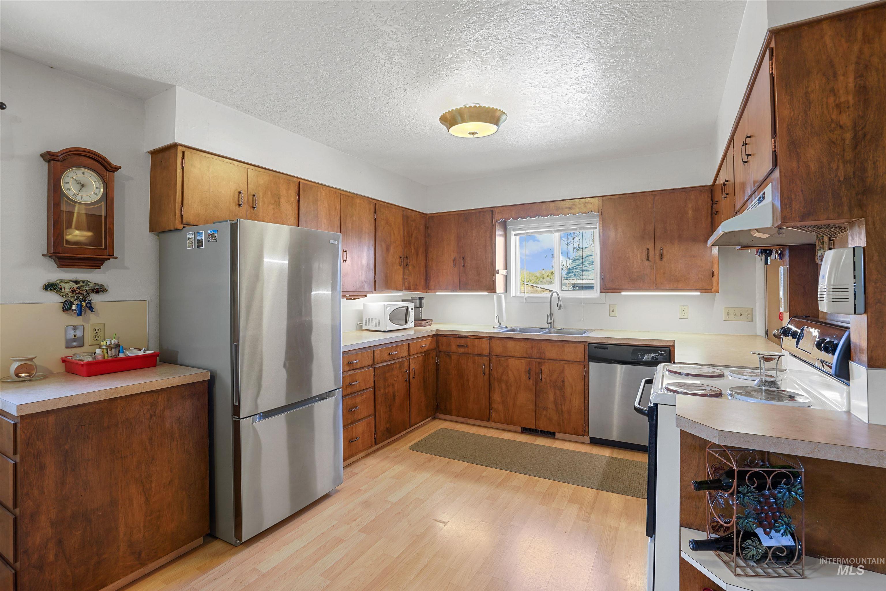 250 Huddleston Road Property Photo 4