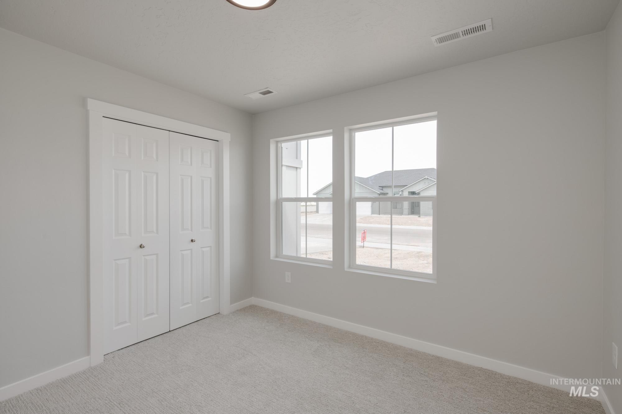 2064 N Thunderbolt St Property Photo 12