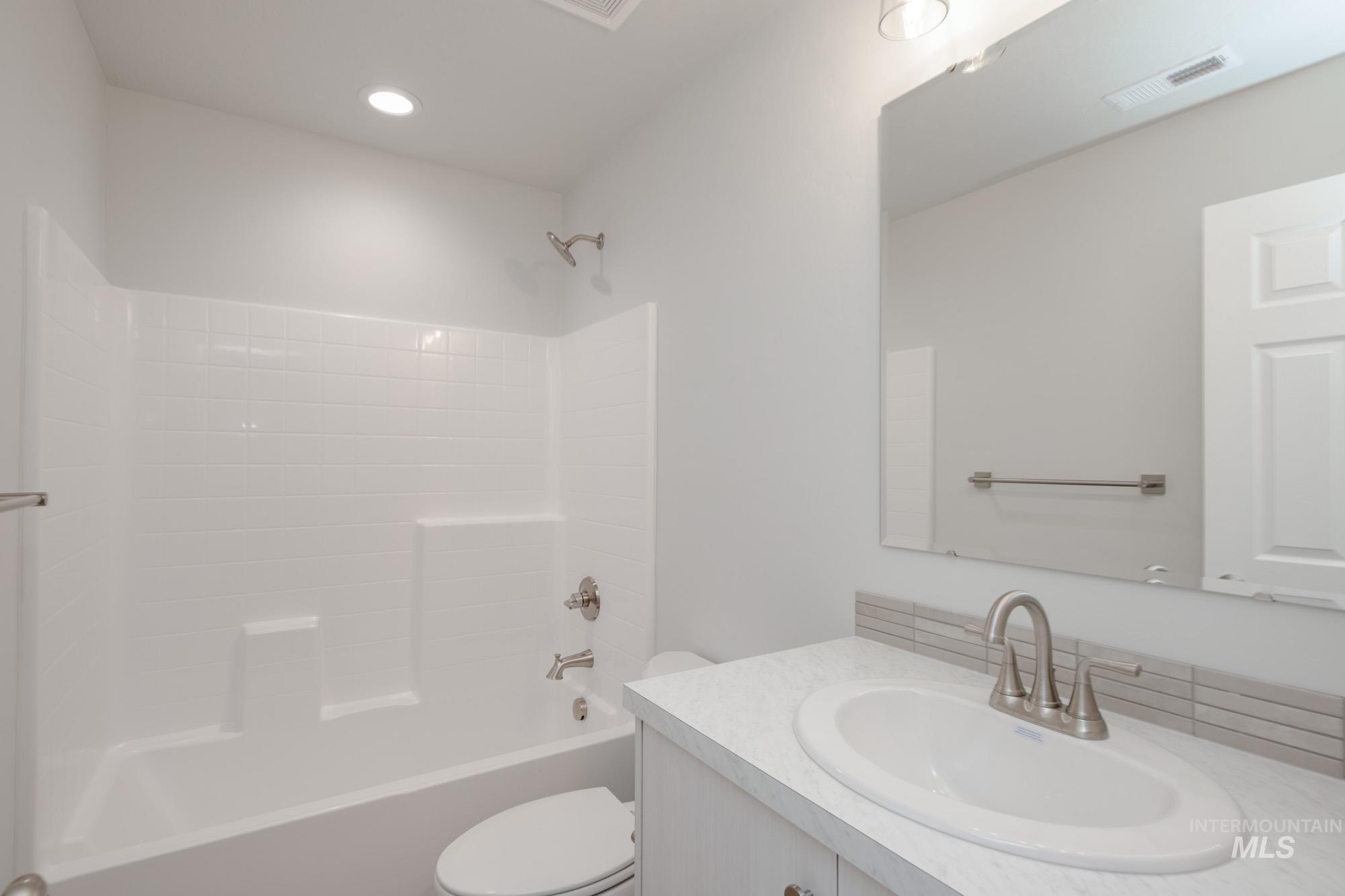 2064 N Thunderbolt St Property Photo 13