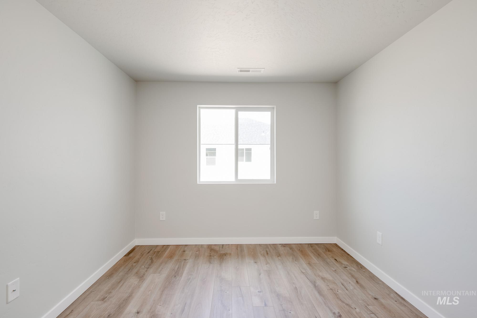 2064 N Thunderbolt St Property Photo 16
