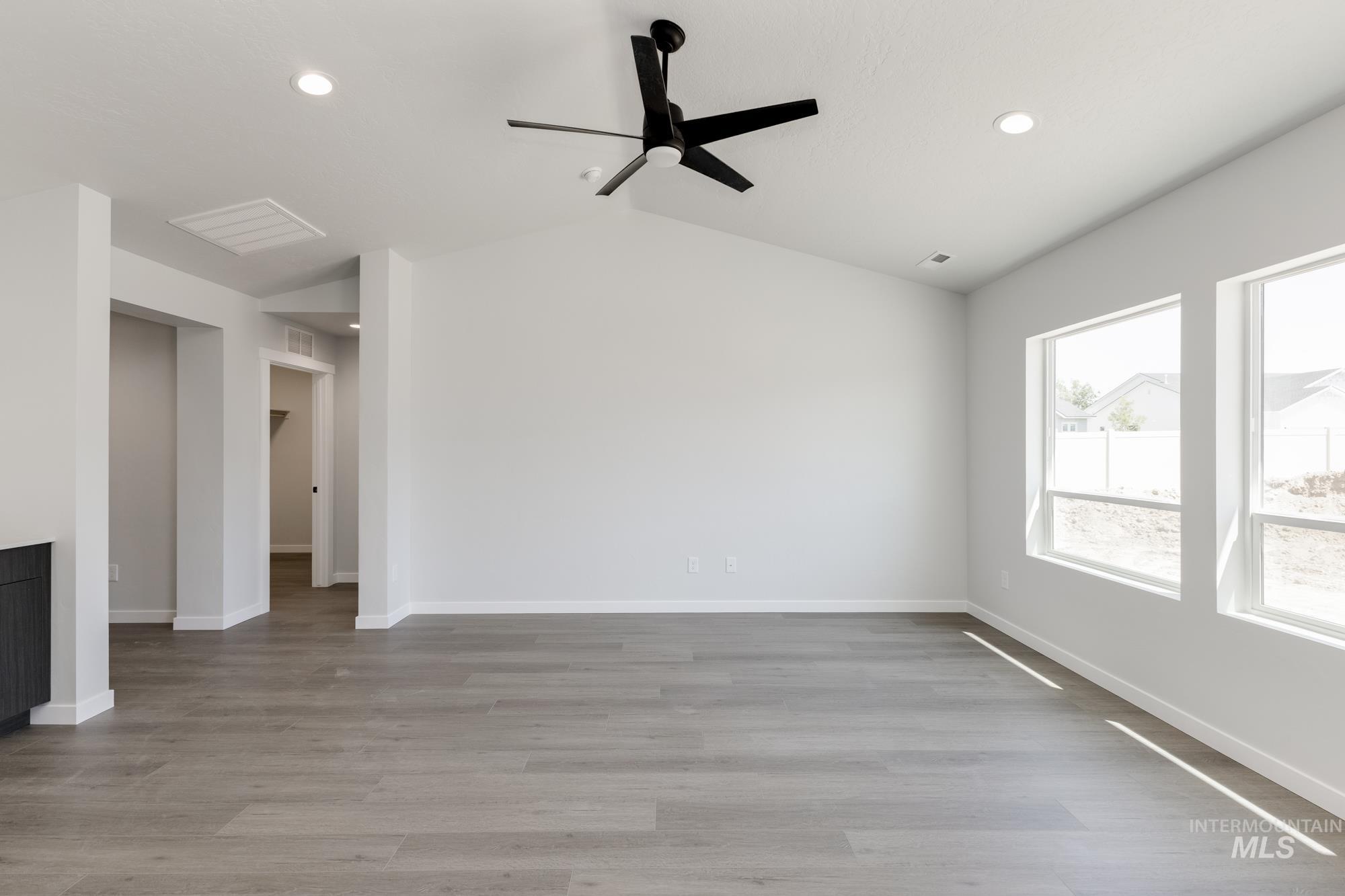 2380 N Lithodora Ave Property Photo 4