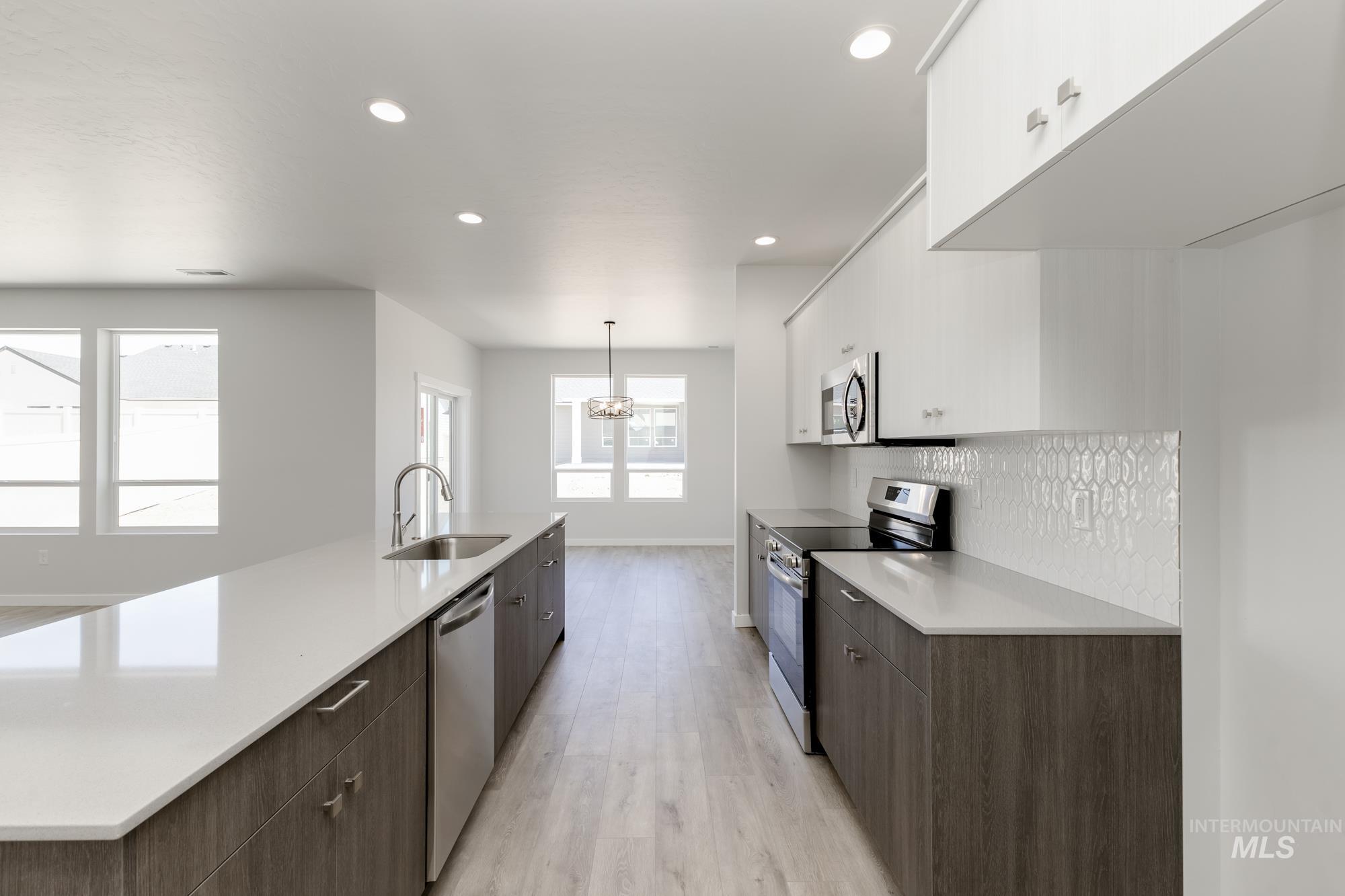 2326 N Lithodora Ave Property Photo 6