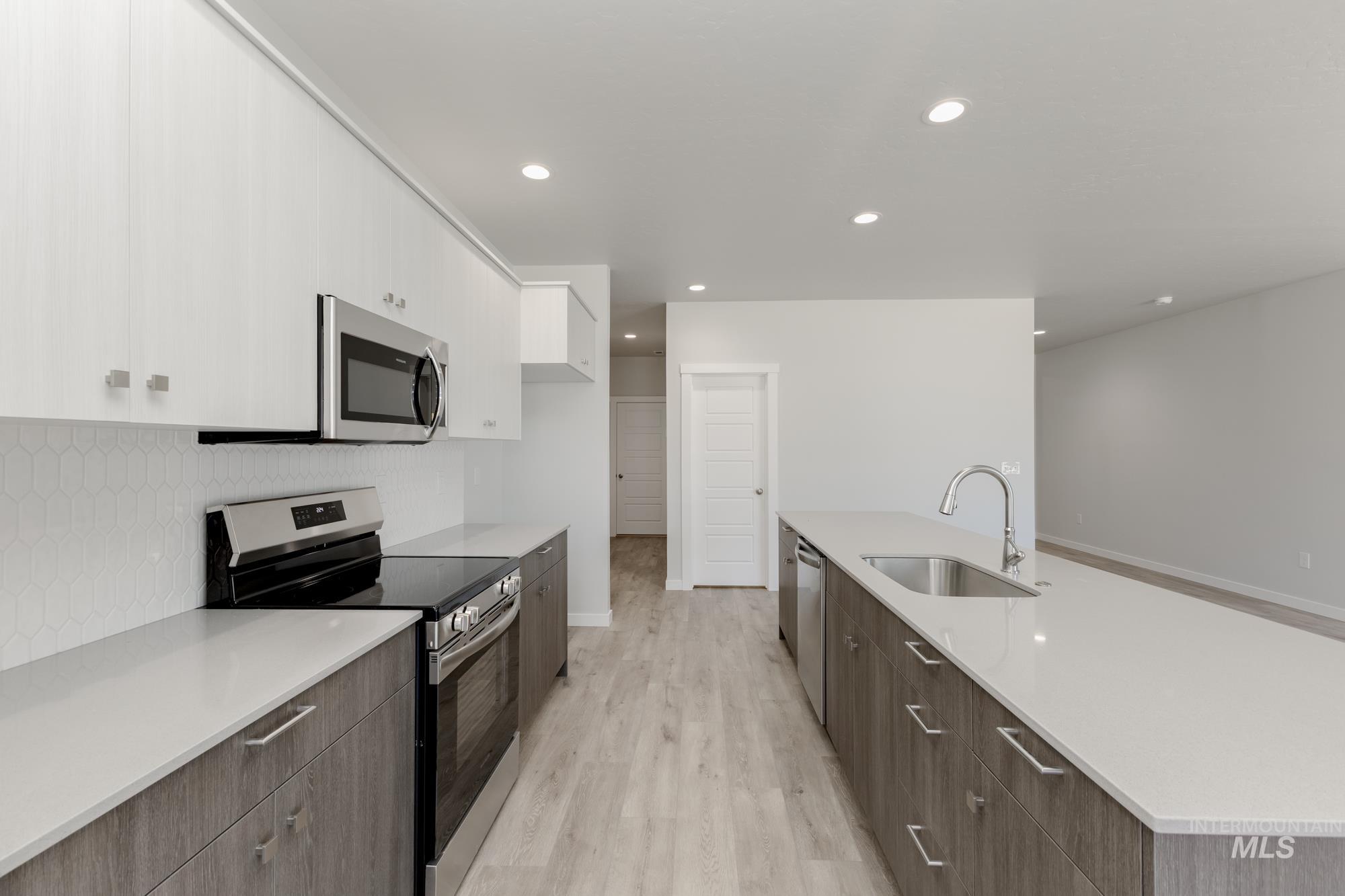 2326 N Lithodora Ave Property Photo 7